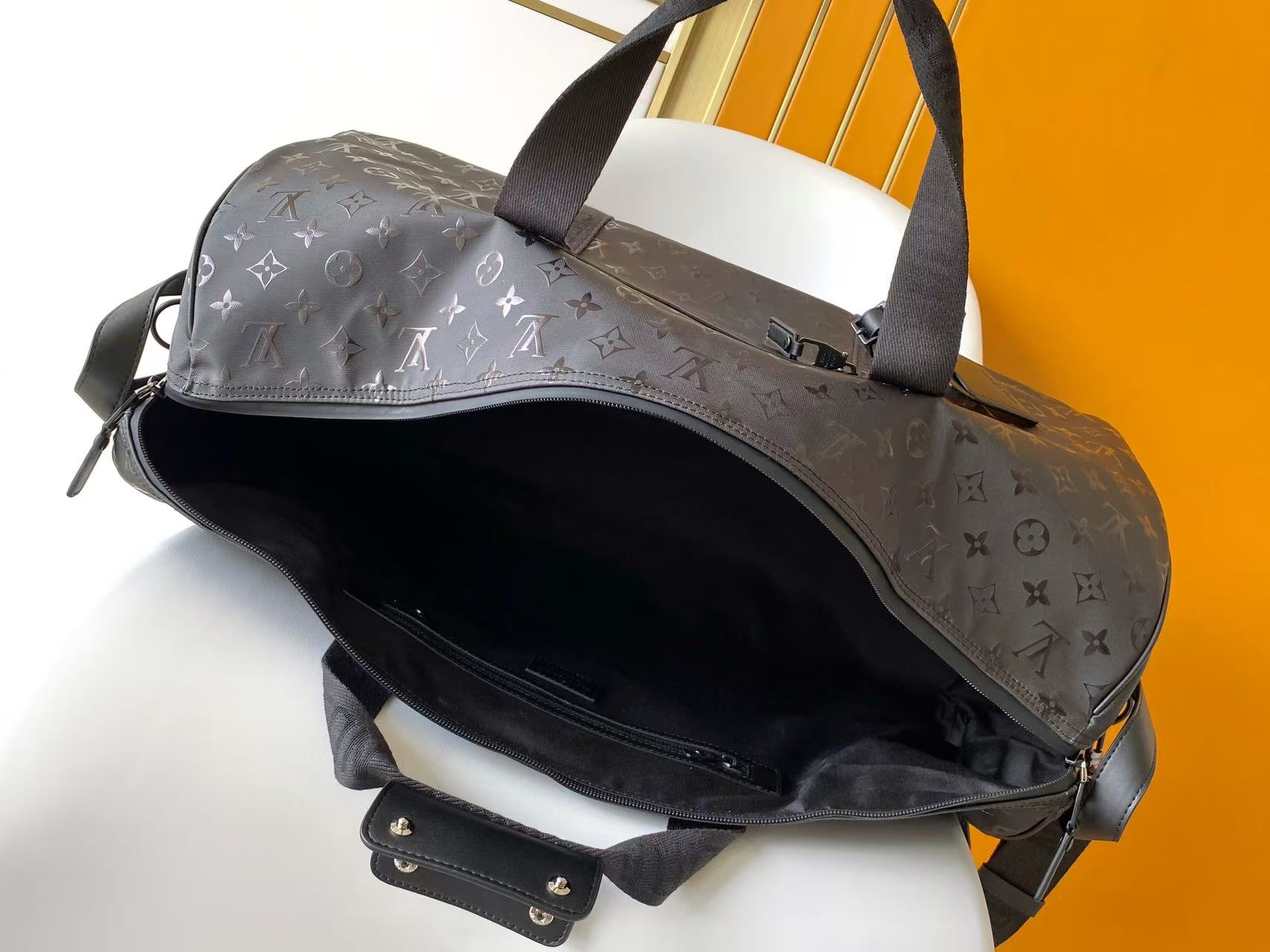 LV A貨 黑色Monogram旅行袋 大容量手提斜挎包| 8 LV A貨 黑色Monogram旅行袋 大容量手提斜挎包