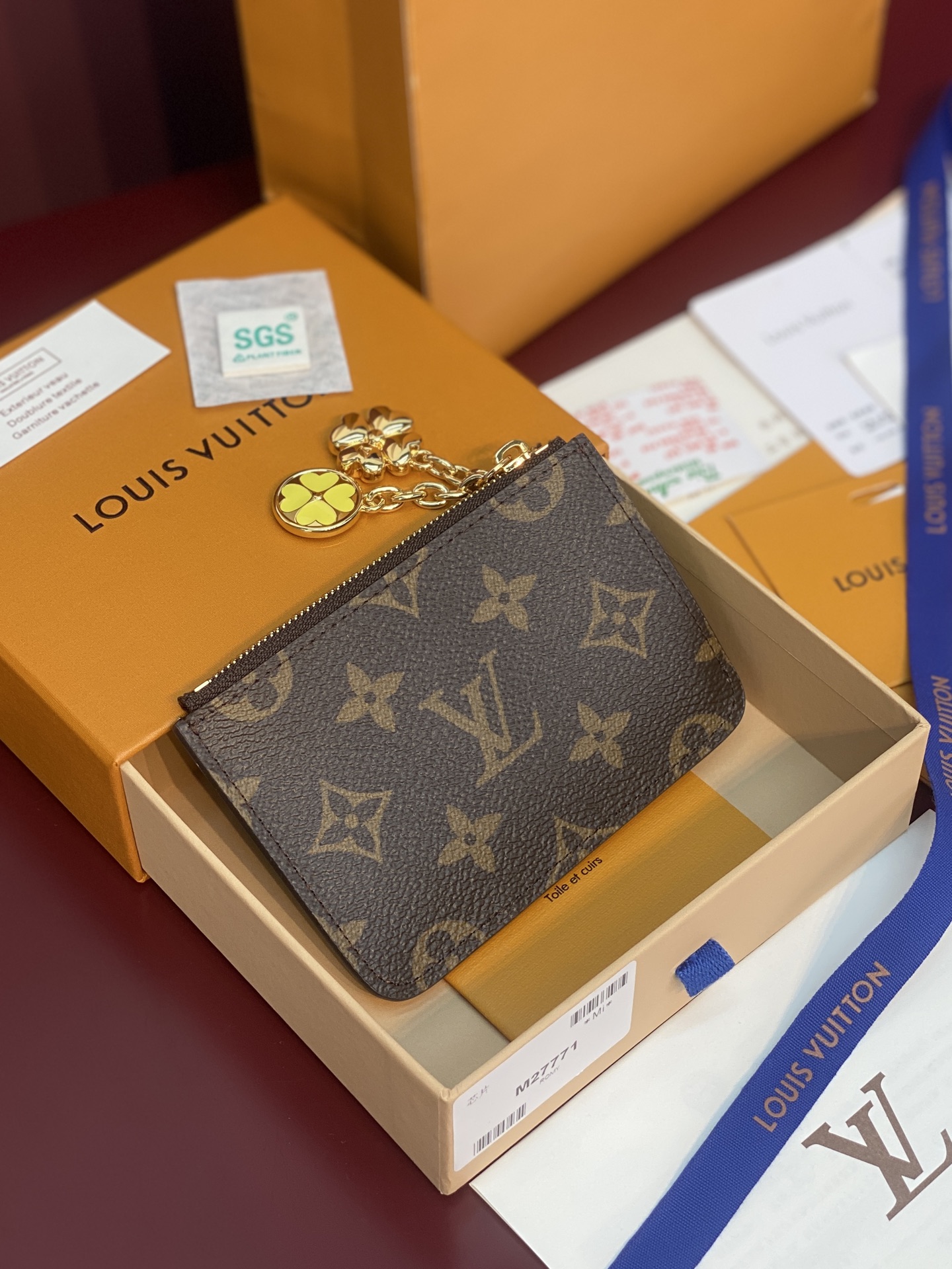 LV 高仿 Monogram 拉鍊零錢包 四葉草吊飾款 女用卡包收納包| 14 LV 高仿 Monogram 拉鍊零錢包 四葉草吊飾款 女用卡包收納包