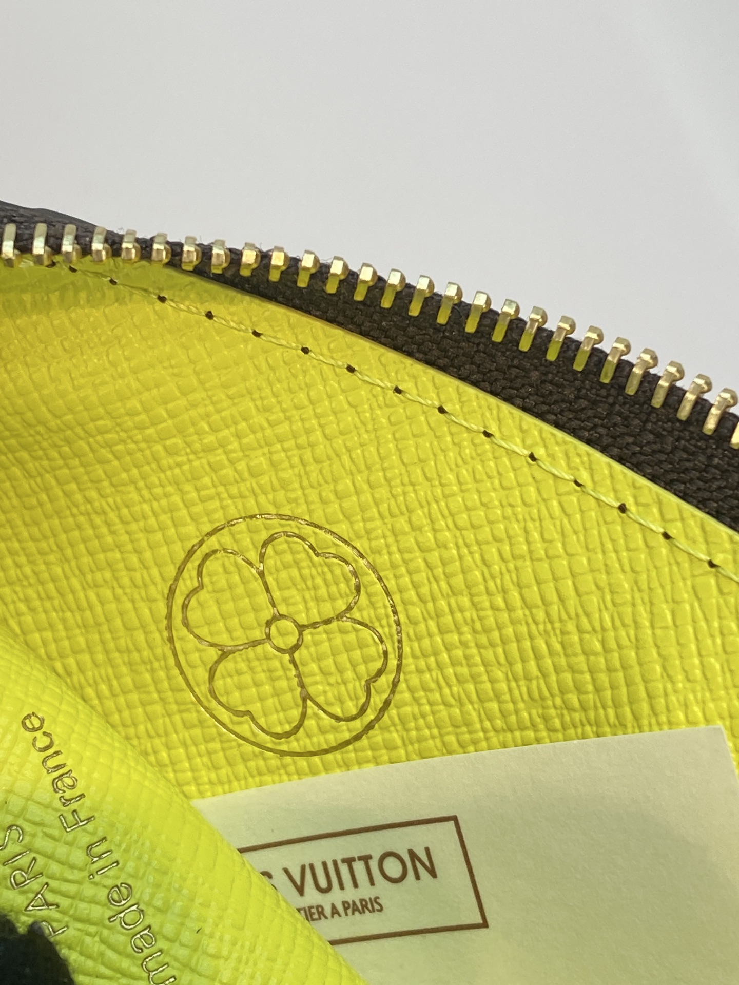 LV 高仿 Monogram 拉鍊零錢包 四葉草吊飾款 女用卡包收納包| 10 LV 高仿 Monogram 拉鍊零錢包 四葉草吊飾款 女用卡包收納包