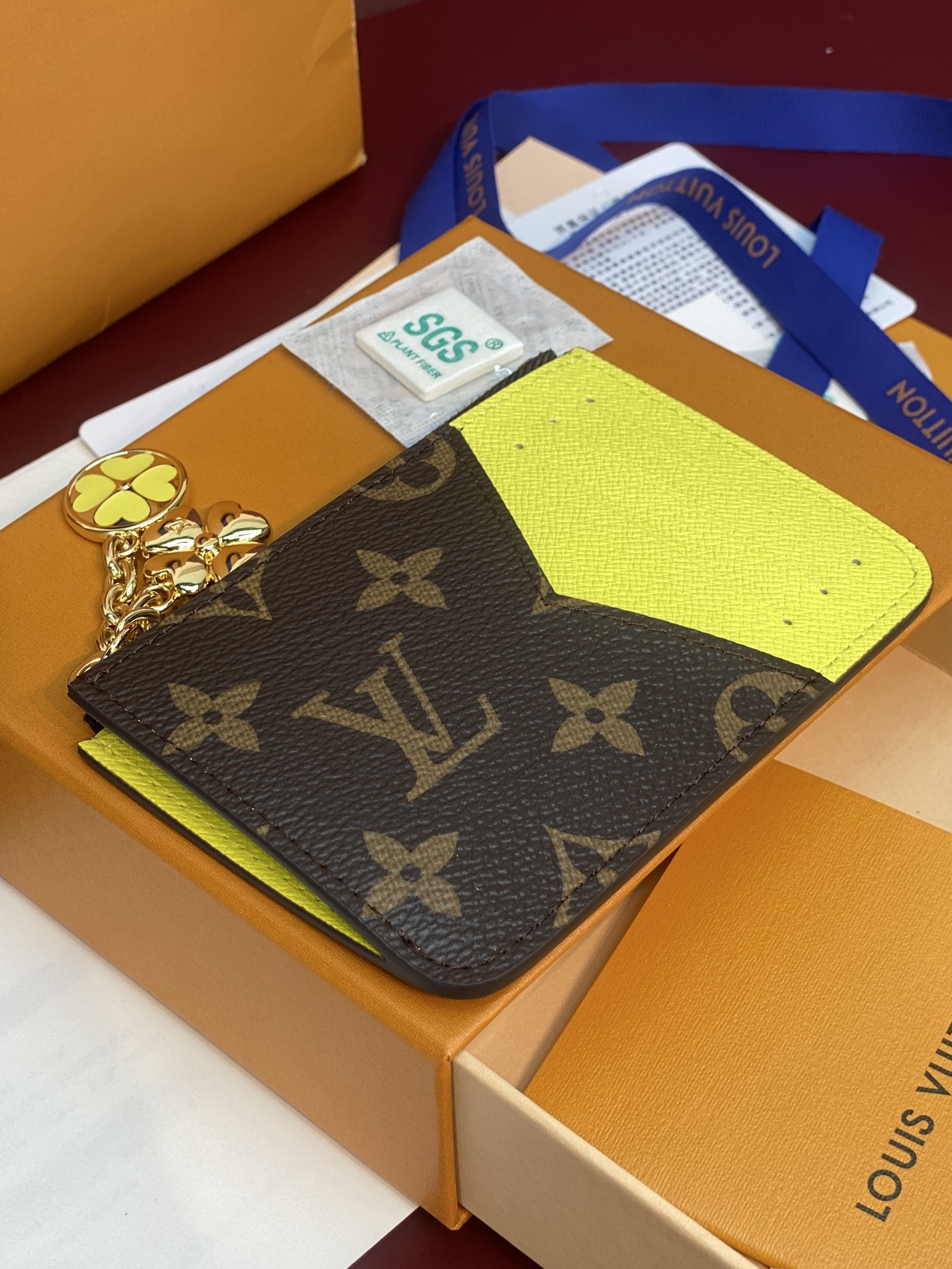 LV 高仿 Monogram 拉鍊零錢包 四葉草吊飾款 女用卡包收納包| 7 LV 高仿 Monogram 拉鍊零錢包 四葉草吊飾款 女用卡包收納包