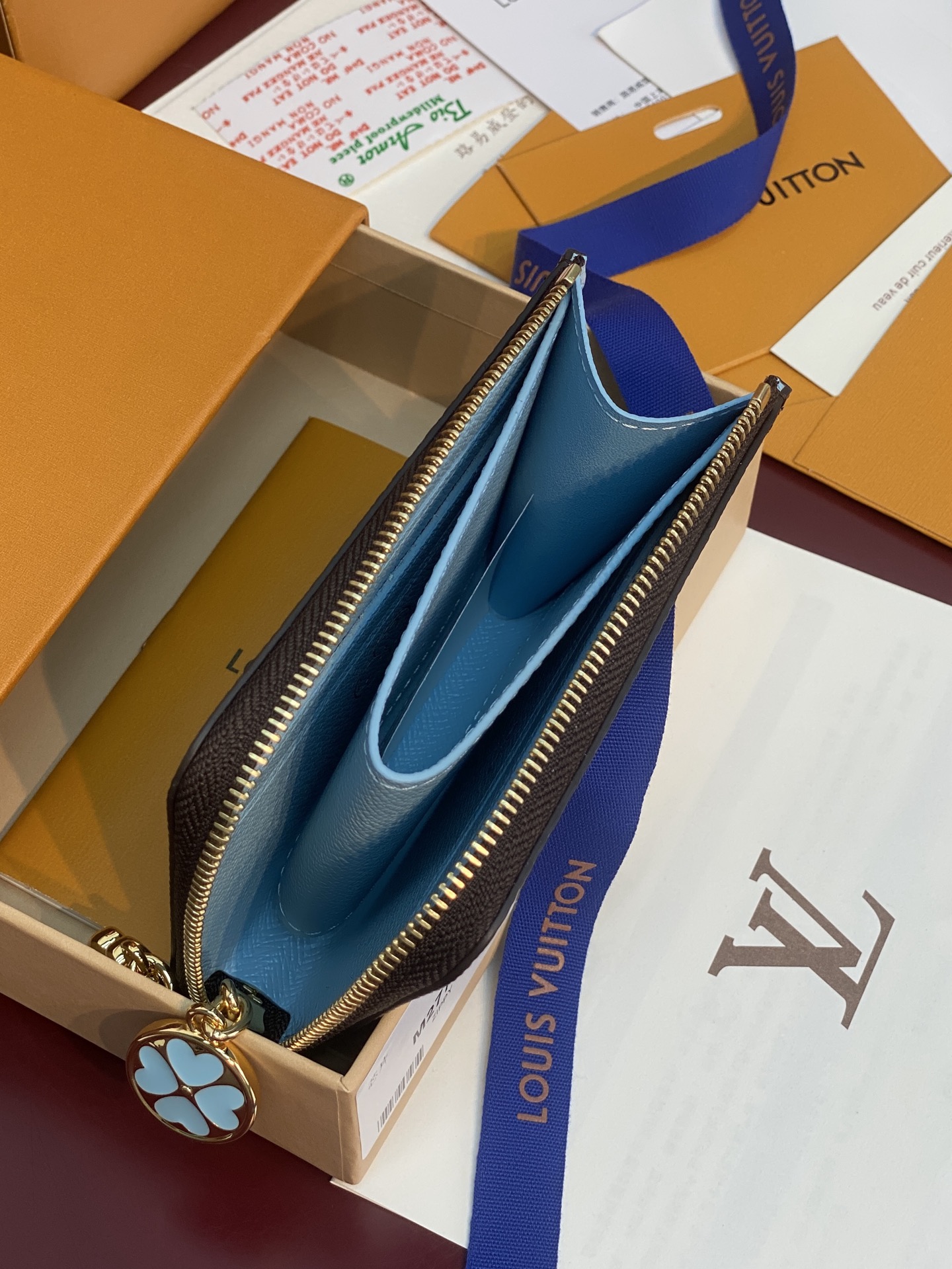 LV 原單 Monogram 三折短夾 天空藍內裡 女款精品皮夾| 12 LV 原單 Monogram 三折短夾 天空藍內裡 女款精品皮夾