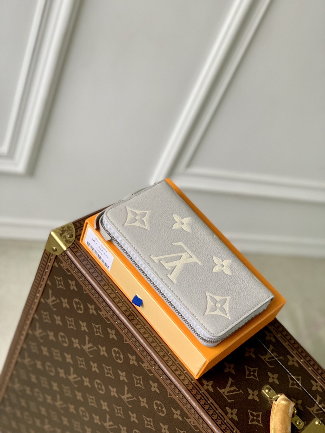 LV 高仿 Monogram 壓紋拉鍊長夾 奶油白大Logo女用皮夾| 13 LV 高仿 Monogram 壓紋拉鍊長夾 奶油白大Logo女用皮夾
