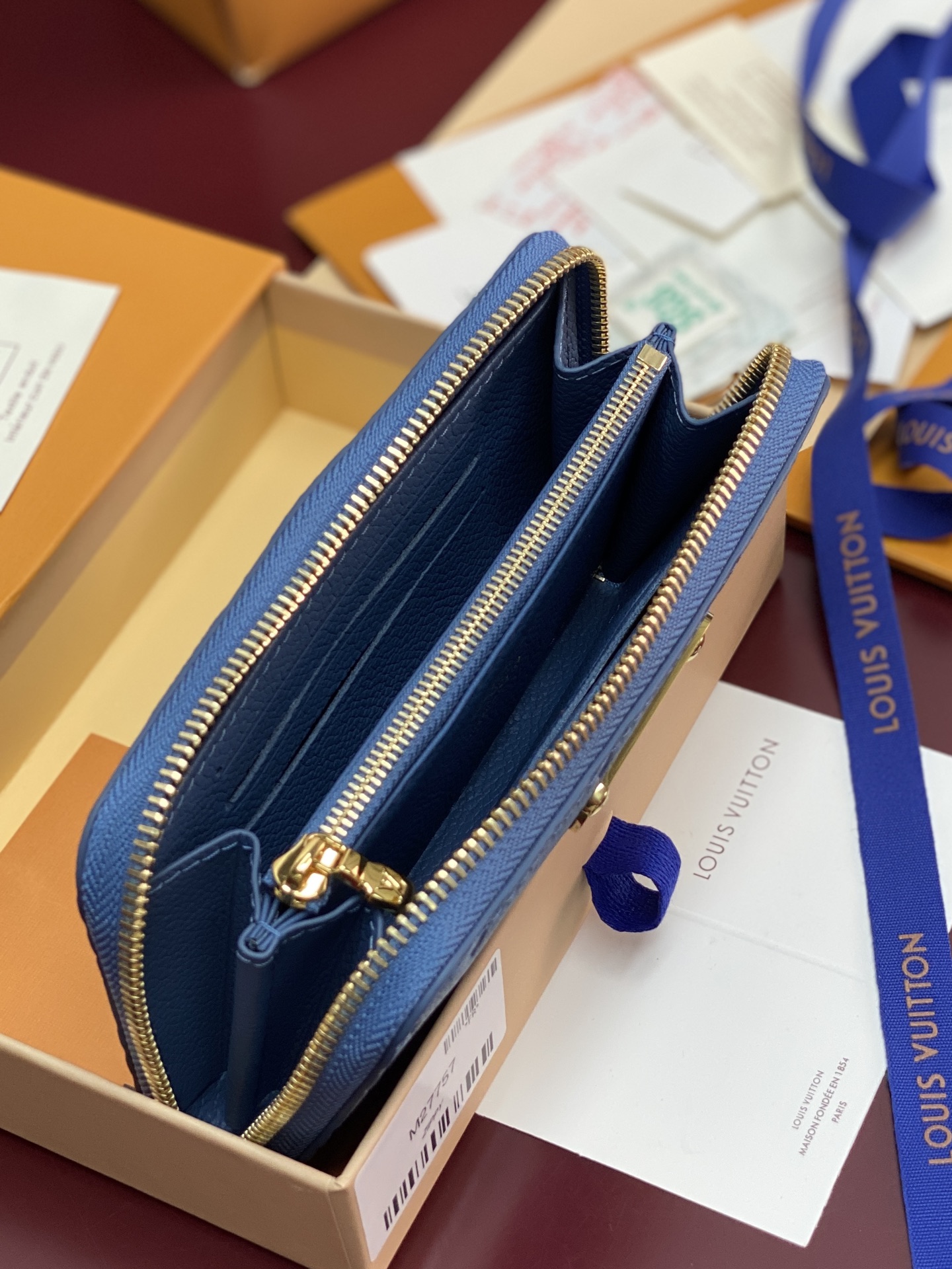 LV 原單 Empreinte 壓紋拉鍊長夾 湖水藍女士精品皮夾| 10 LV 原單 Empreinte 壓紋拉鍊長夾 湖水藍女士精品皮夾