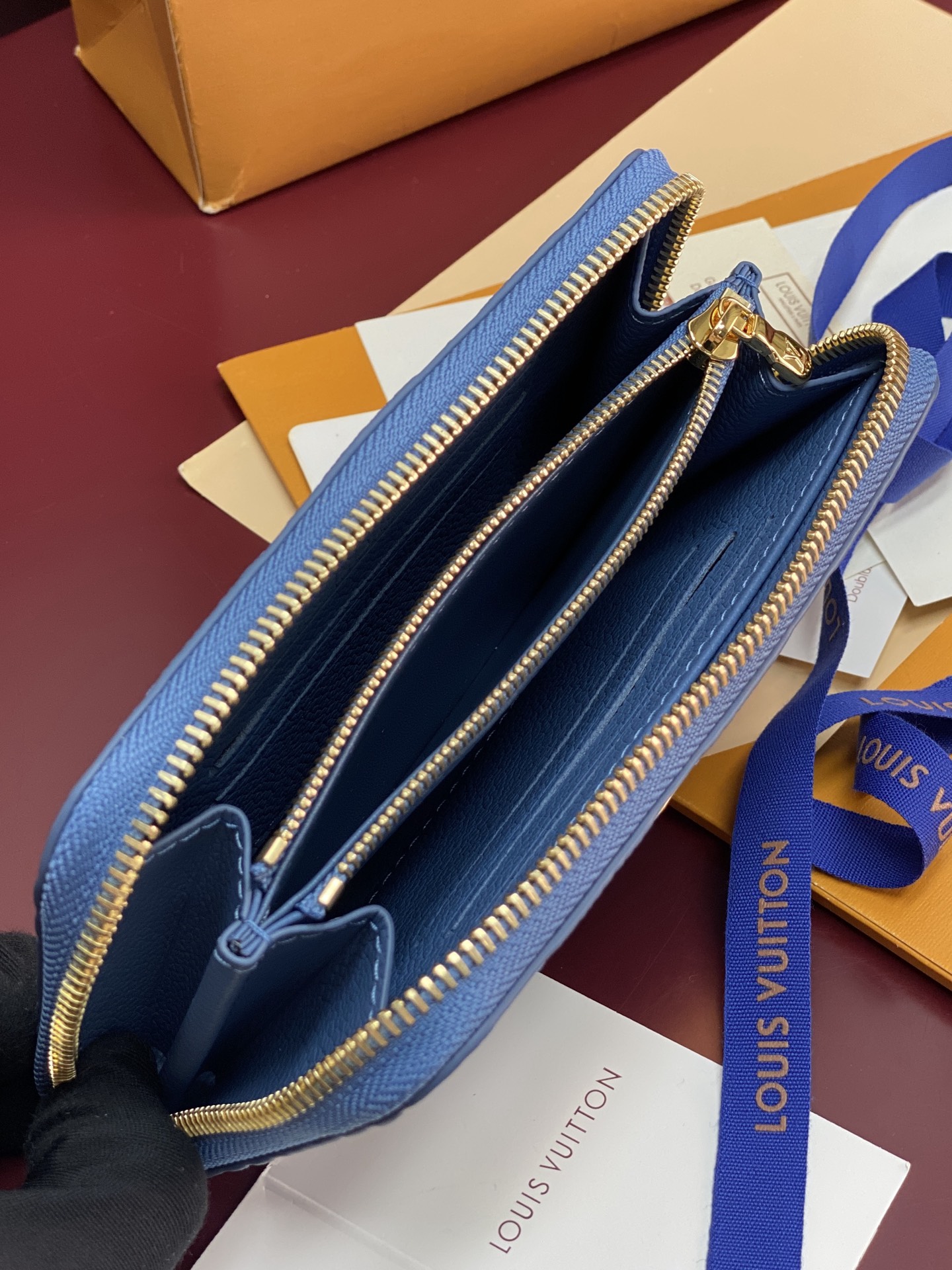 LV 原單 Empreinte 壓紋拉鍊長夾 湖水藍女士精品皮夾| 8 LV 原單 Empreinte 壓紋拉鍊長夾 湖水藍女士精品皮夾