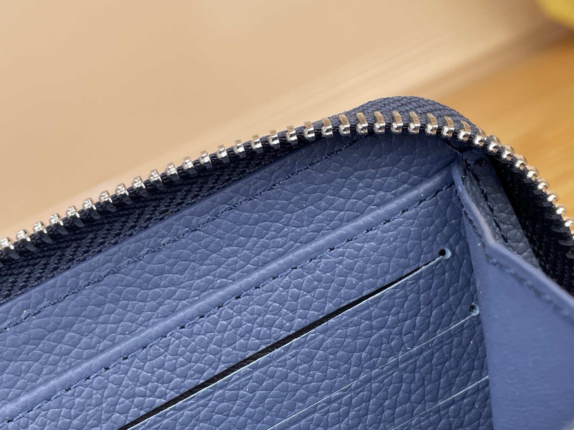 LV 高仿 Damier Pixel 拉鍊長夾 藍灰棋盤格男士皮夾| 9 LV 高仿 Damier Pixel 拉鍊長夾 藍灰棋盤格男士皮夾