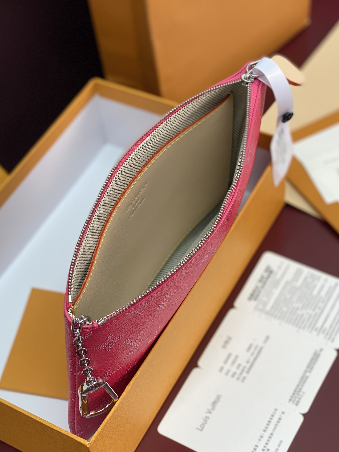 LV 高仿 Monogram 粉色拉鍊零錢包 女款迷你收納包 輕奢風格| 11 LV 高仿 Monogram 粉色拉鍊零錢包 女款迷你收納包 輕奢風格