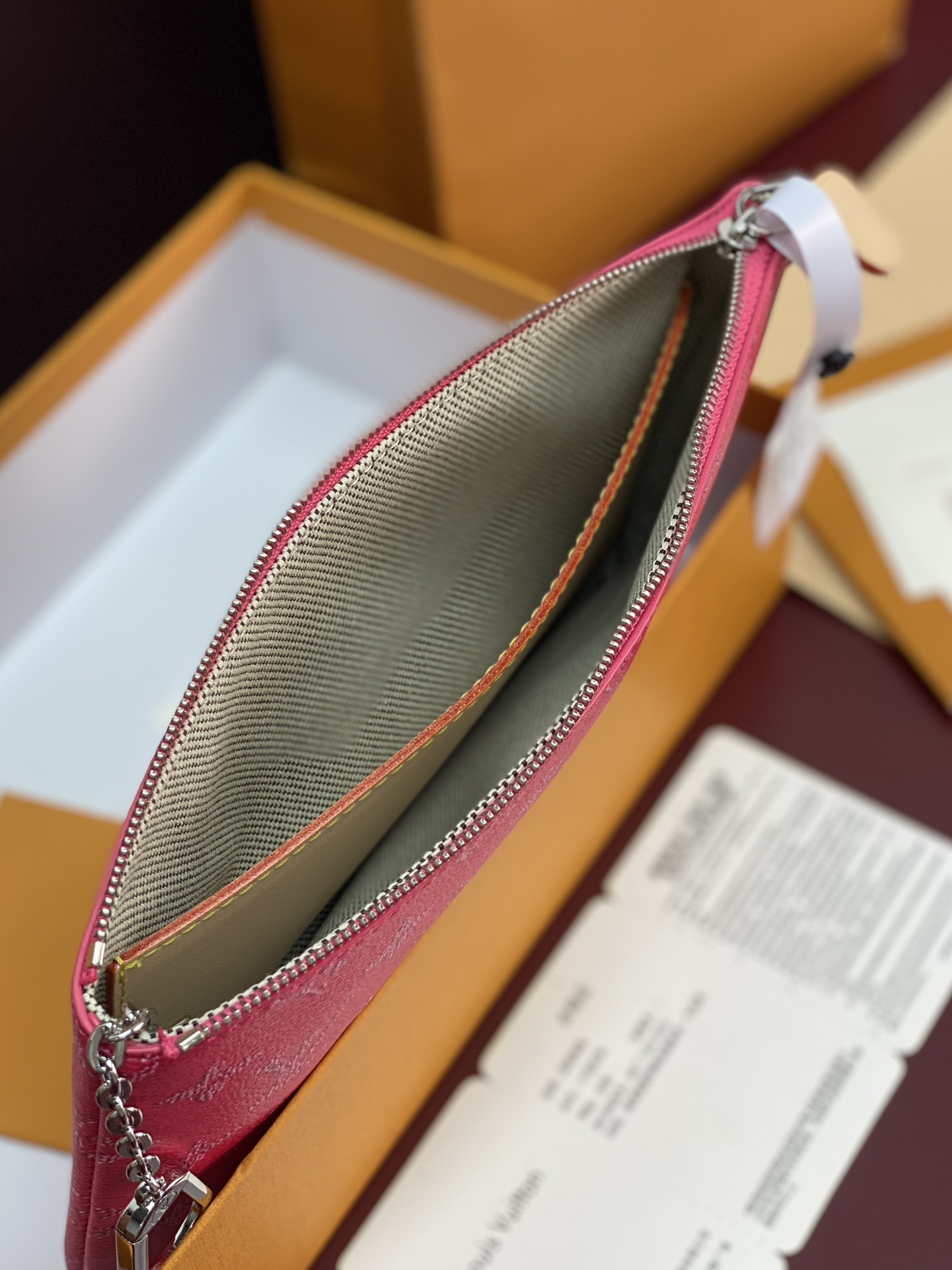 LV 高仿 Monogram 粉色拉鍊零錢包 女款迷你收納包 輕奢風格| 10 LV 高仿 Monogram 粉色拉鍊零錢包 女款迷你收納包 輕奢風格