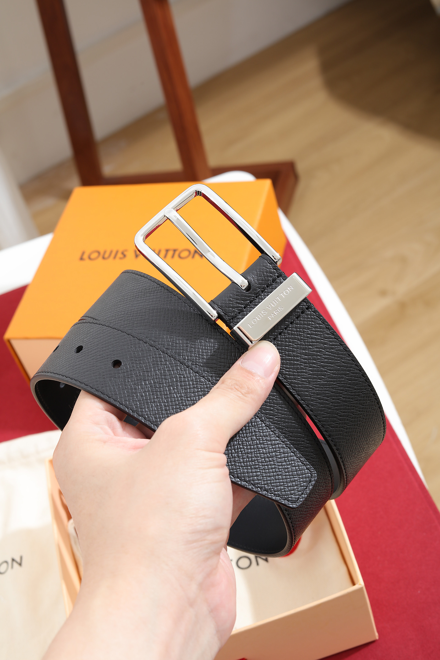 LV 一比一男款經典銀扣皮帶 商務休閒百搭腰帶| 13 LV 一比一男款經典銀扣皮帶 商務休閒百搭腰帶