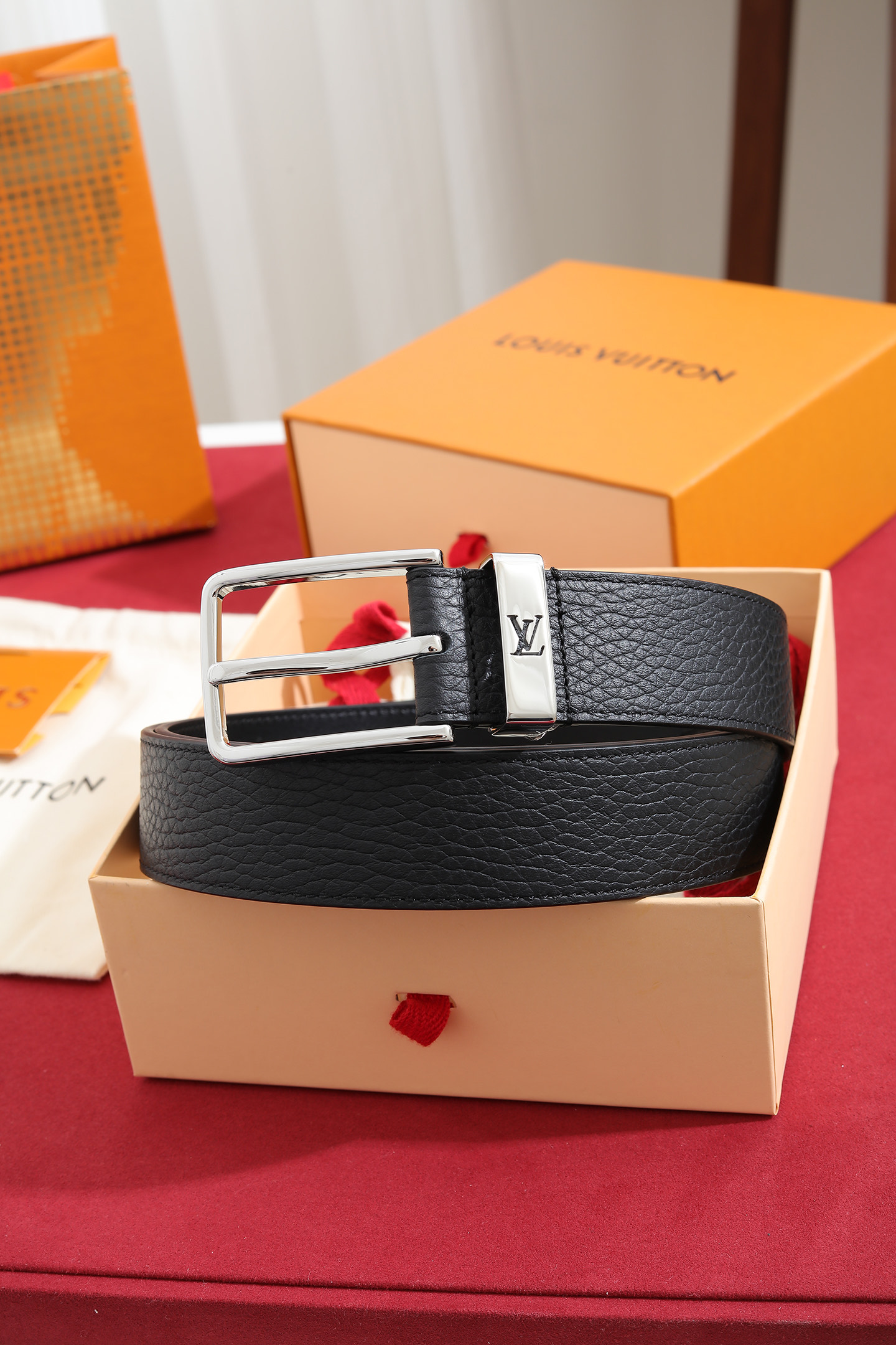 LV 高仿男款黑色真皮皮帶 霧黑扣頭簡約商務風| 3 LV 高仿男款黑色真皮皮帶 霧黑扣頭簡約商務風