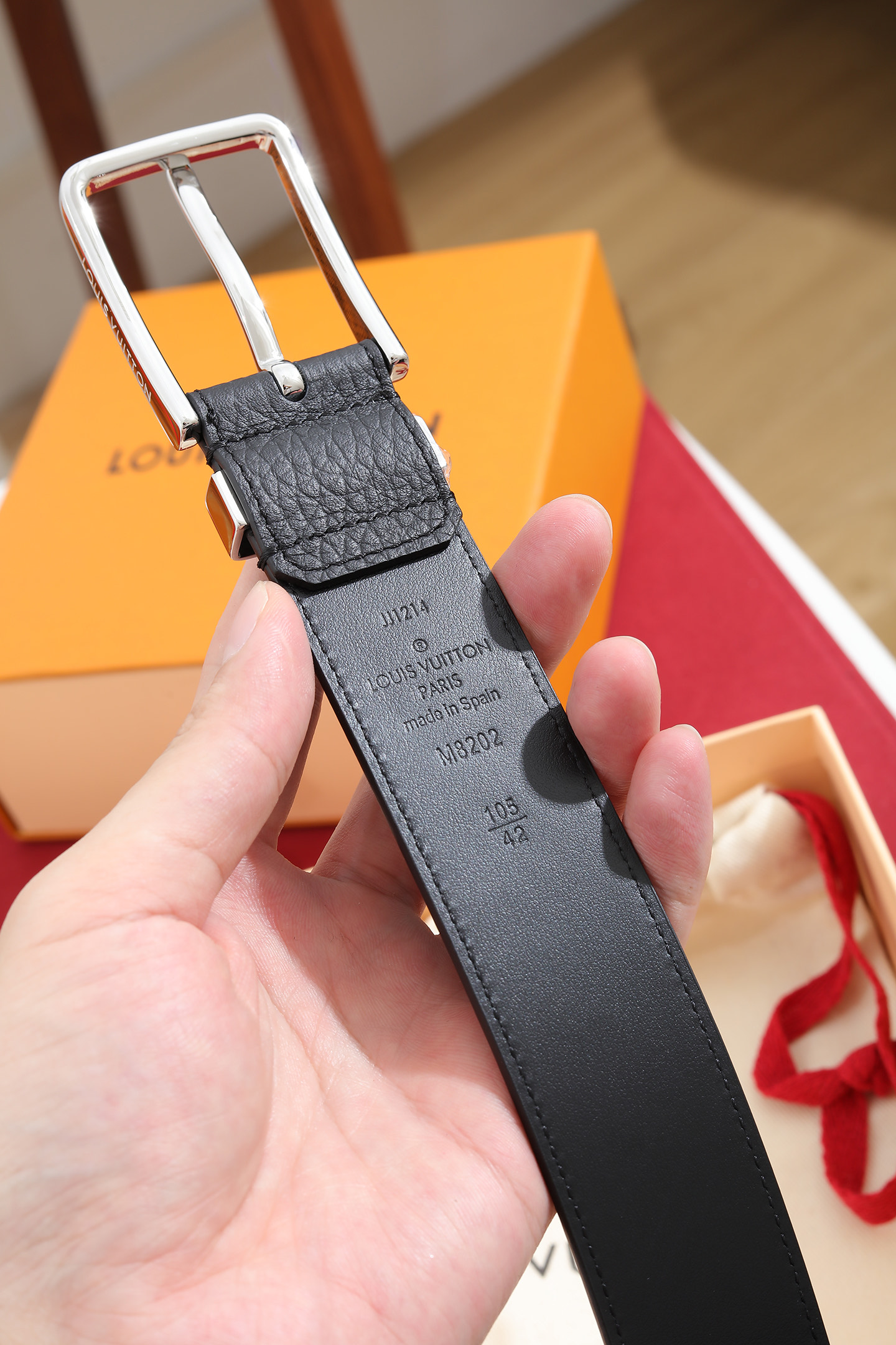 LV 高仿男款黑色真皮皮帶 霧黑扣頭簡約商務風