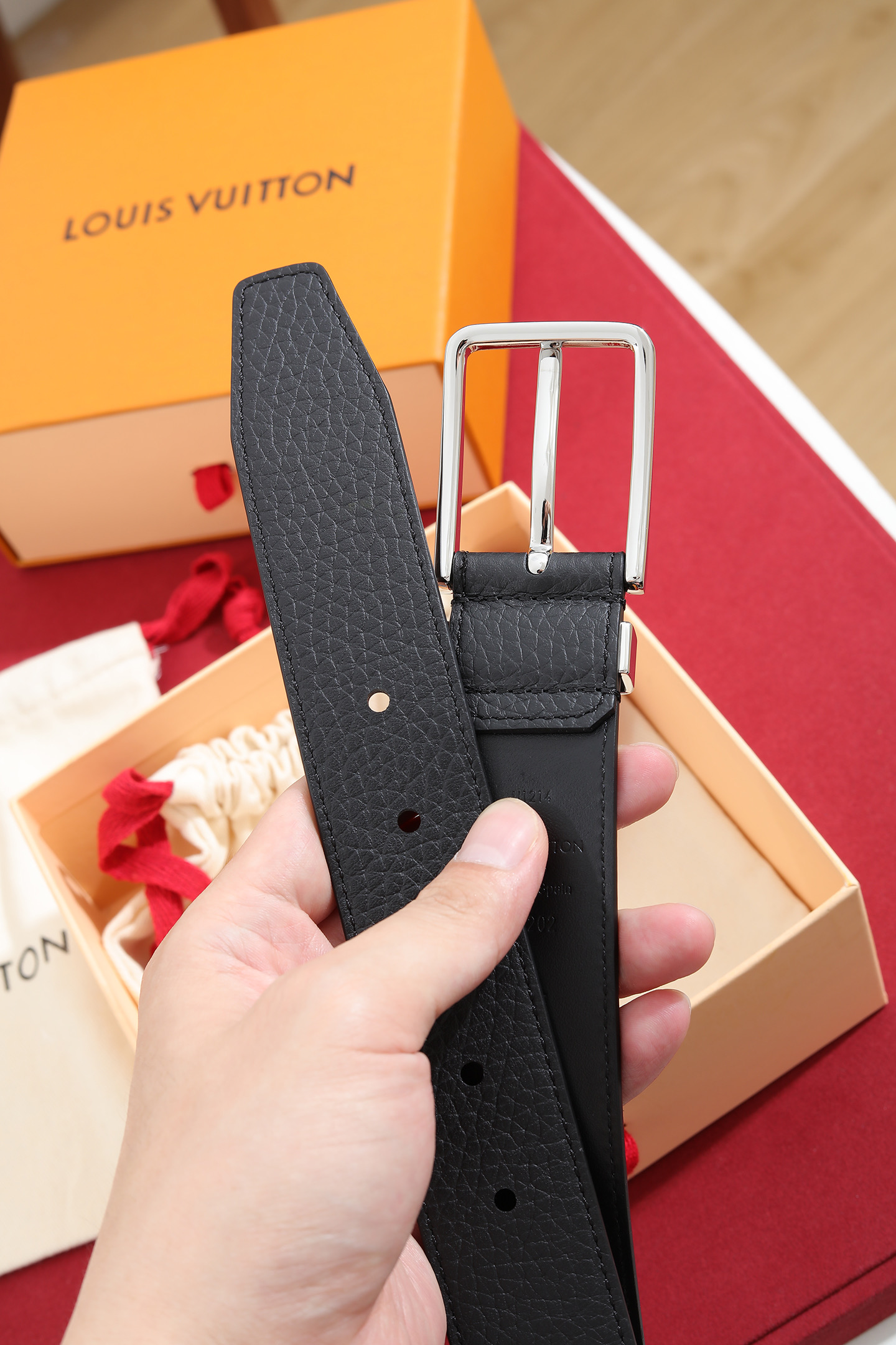 LV A貨男款真皮皮帶 經典銀扣荔枝紋商務腰帶| 12 LV A貨男款真皮皮帶 經典銀扣荔枝紋商務腰帶