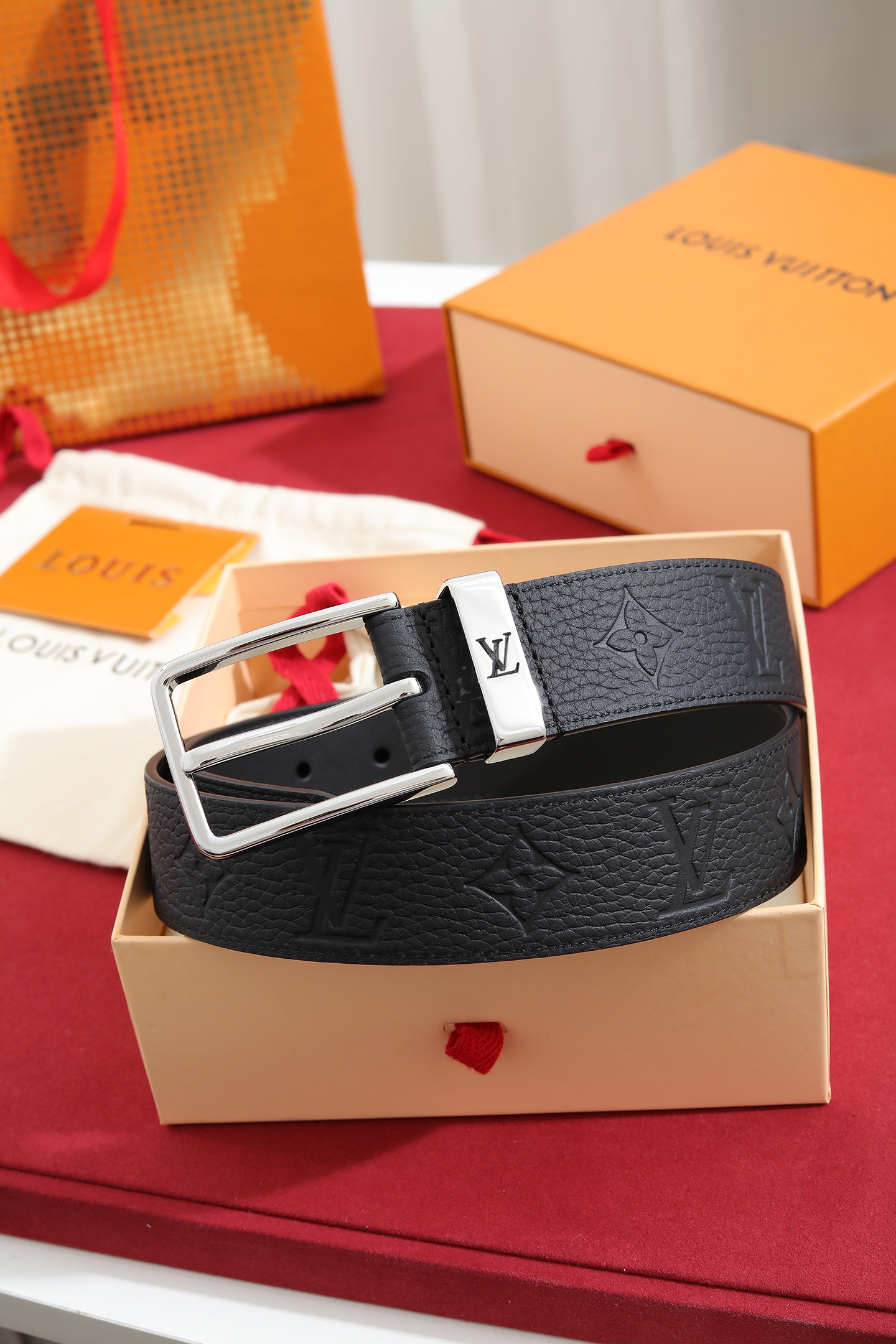LV 一比一男款壓紋Monogram真皮皮帶 經典黑色商務百搭款| 14 LV 一比一男款壓紋Monogram真皮皮帶 經典黑色商務百搭款