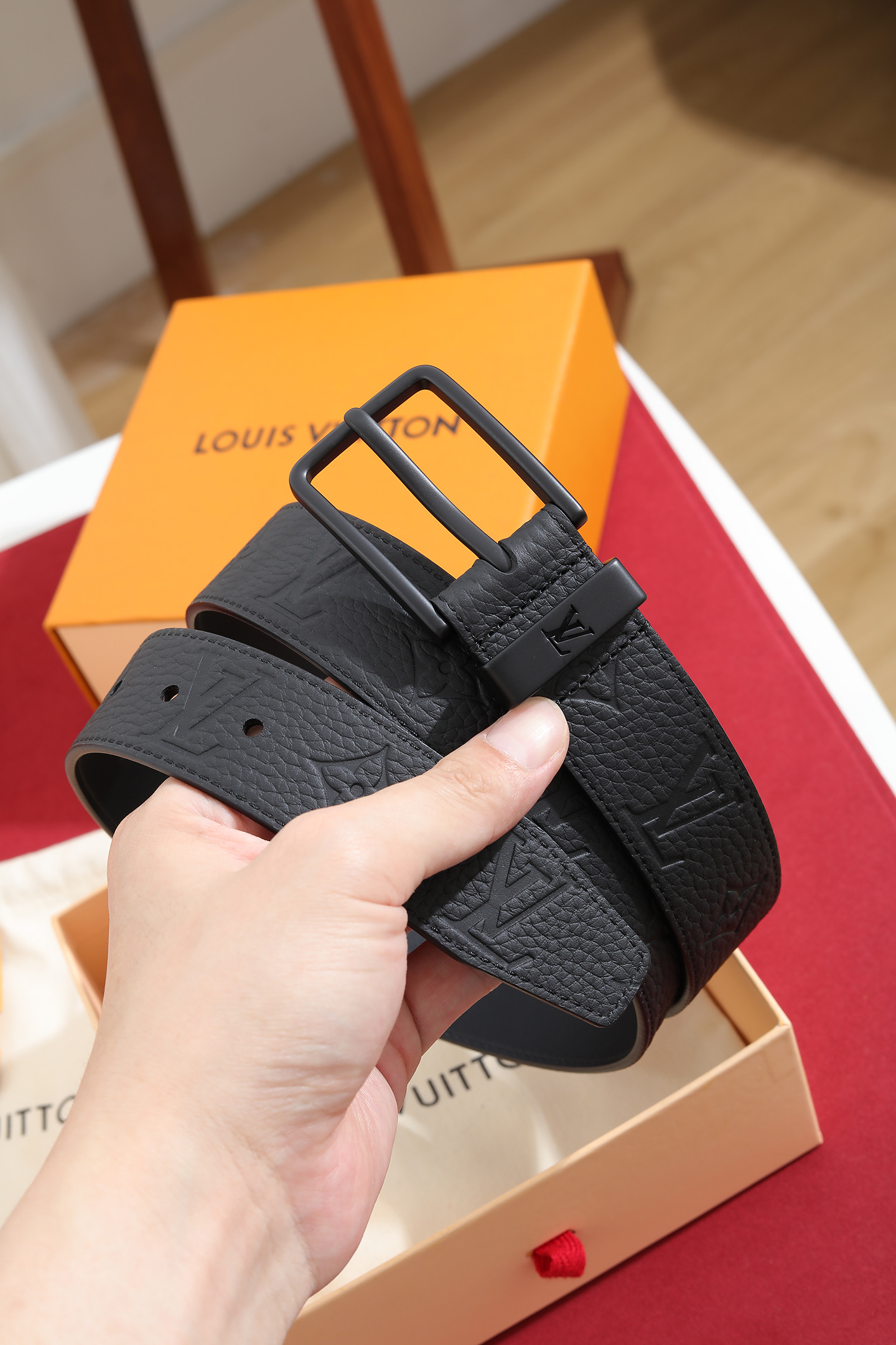 LV 復刻男款Monogram壓紋皮帶 黑色霧面扣頭商務款| 13 LV 復刻男款Monogram壓紋皮帶 黑色霧面扣頭商務款