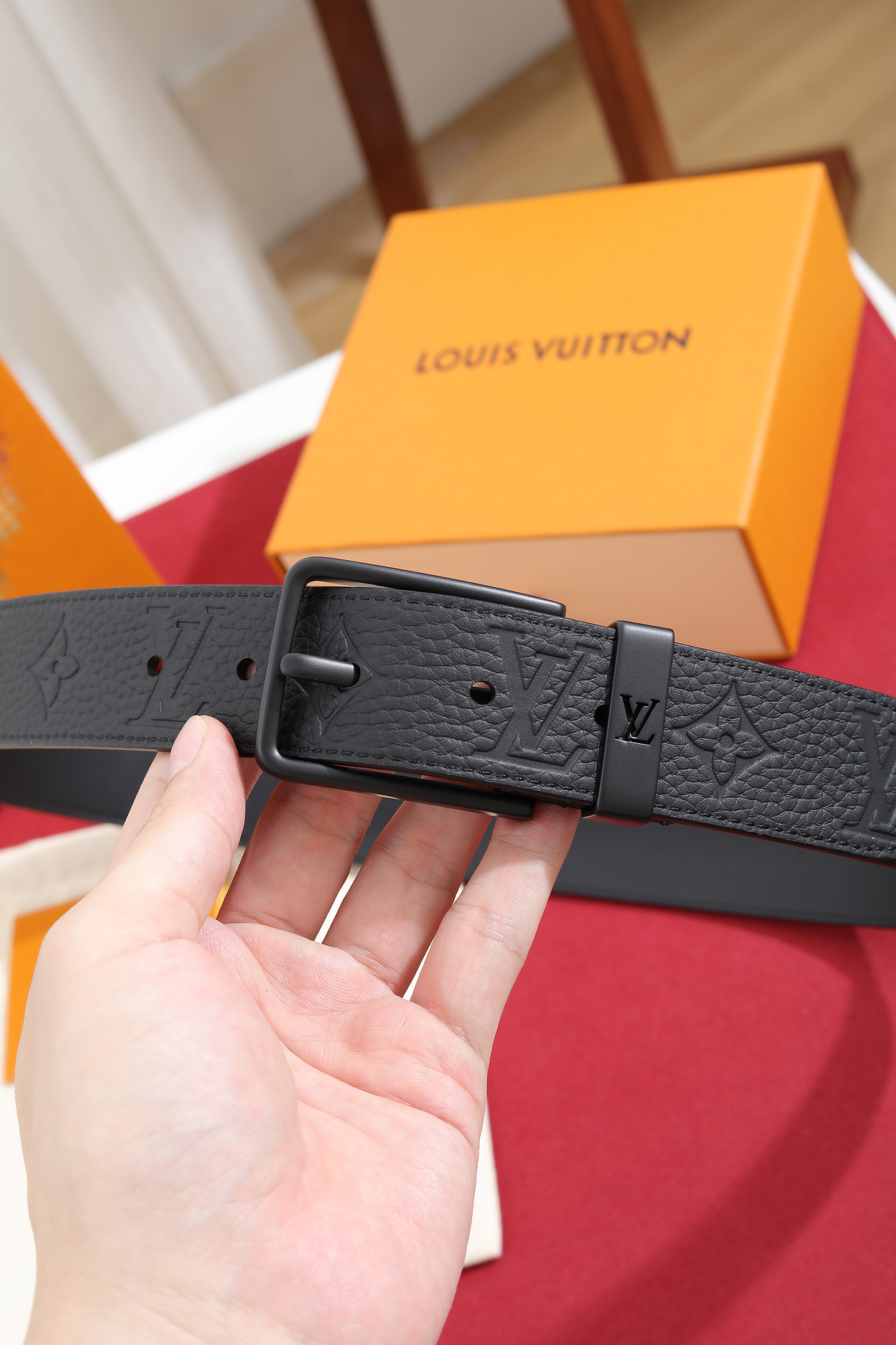 LV 復刻男款Monogram壓紋皮帶 黑色霧面扣頭商務款| 9 LV 復刻男款Monogram壓紋皮帶 黑色霧面扣頭商務款