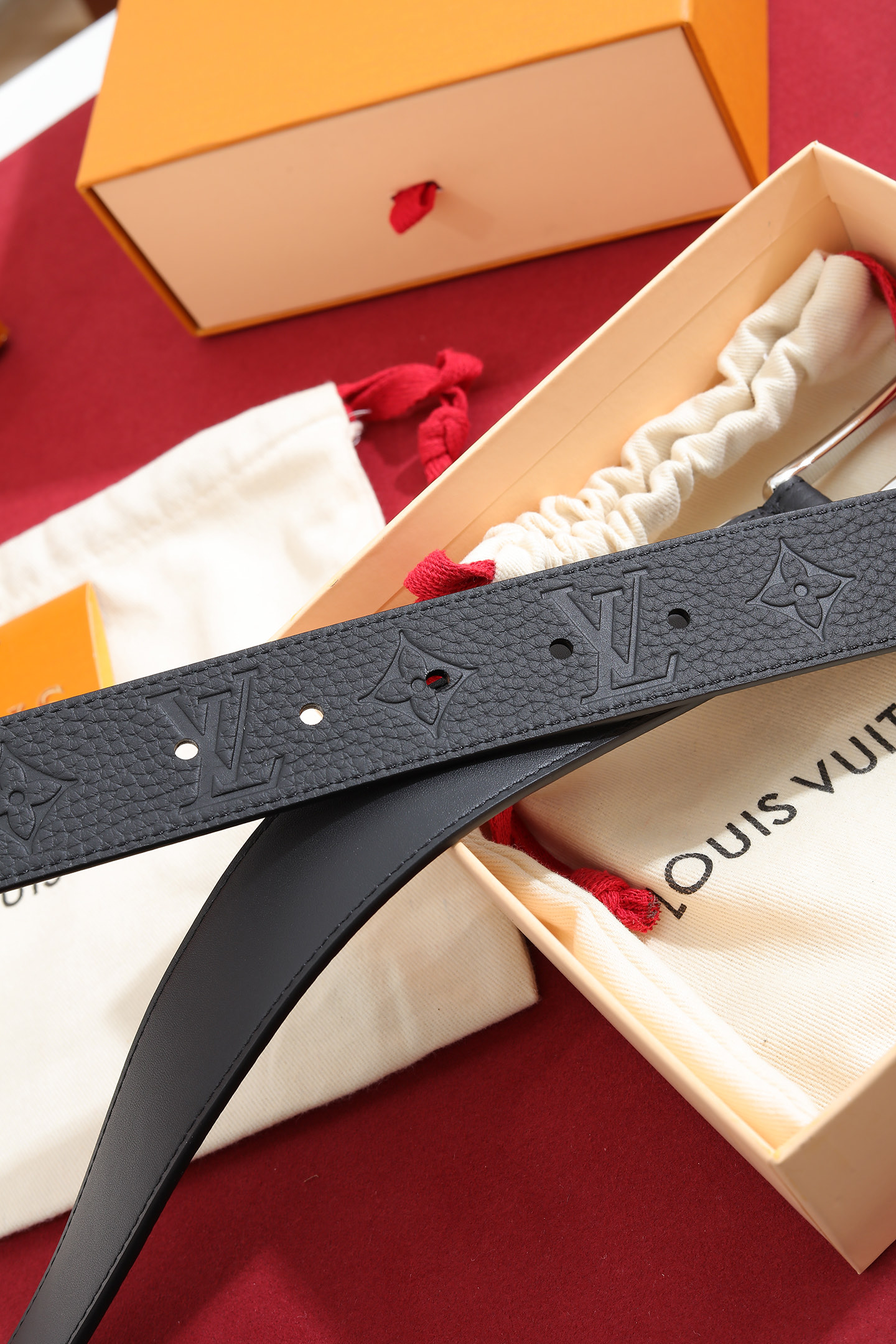 LV 復刻男款Monogram壓紋皮帶 黑色霧面扣頭商務款| 7 LV 復刻男款Monogram壓紋皮帶 黑色霧面扣頭商務款