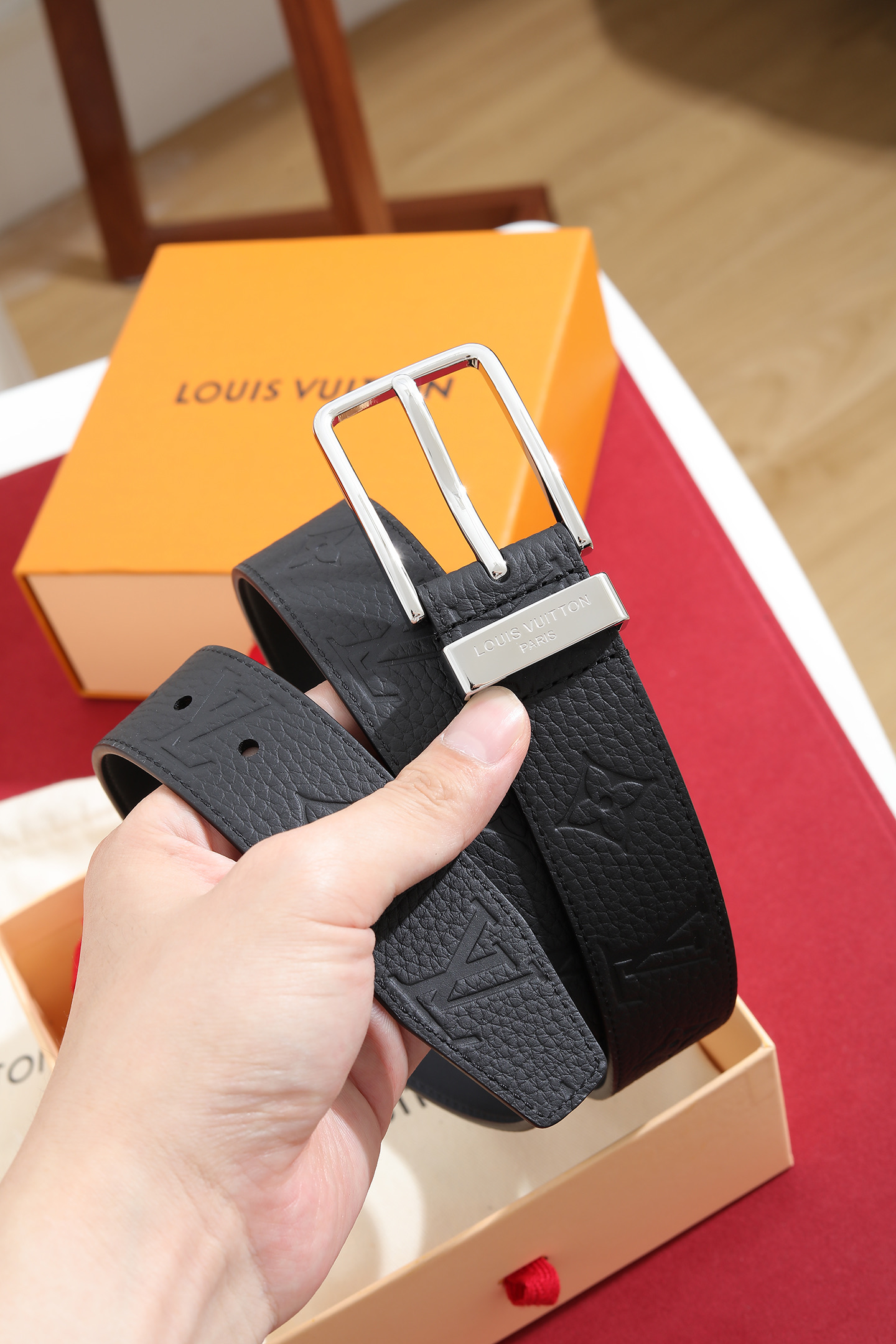 LV 原單男款Monogram壓紋真皮腰帶 銀扣商務休閒款