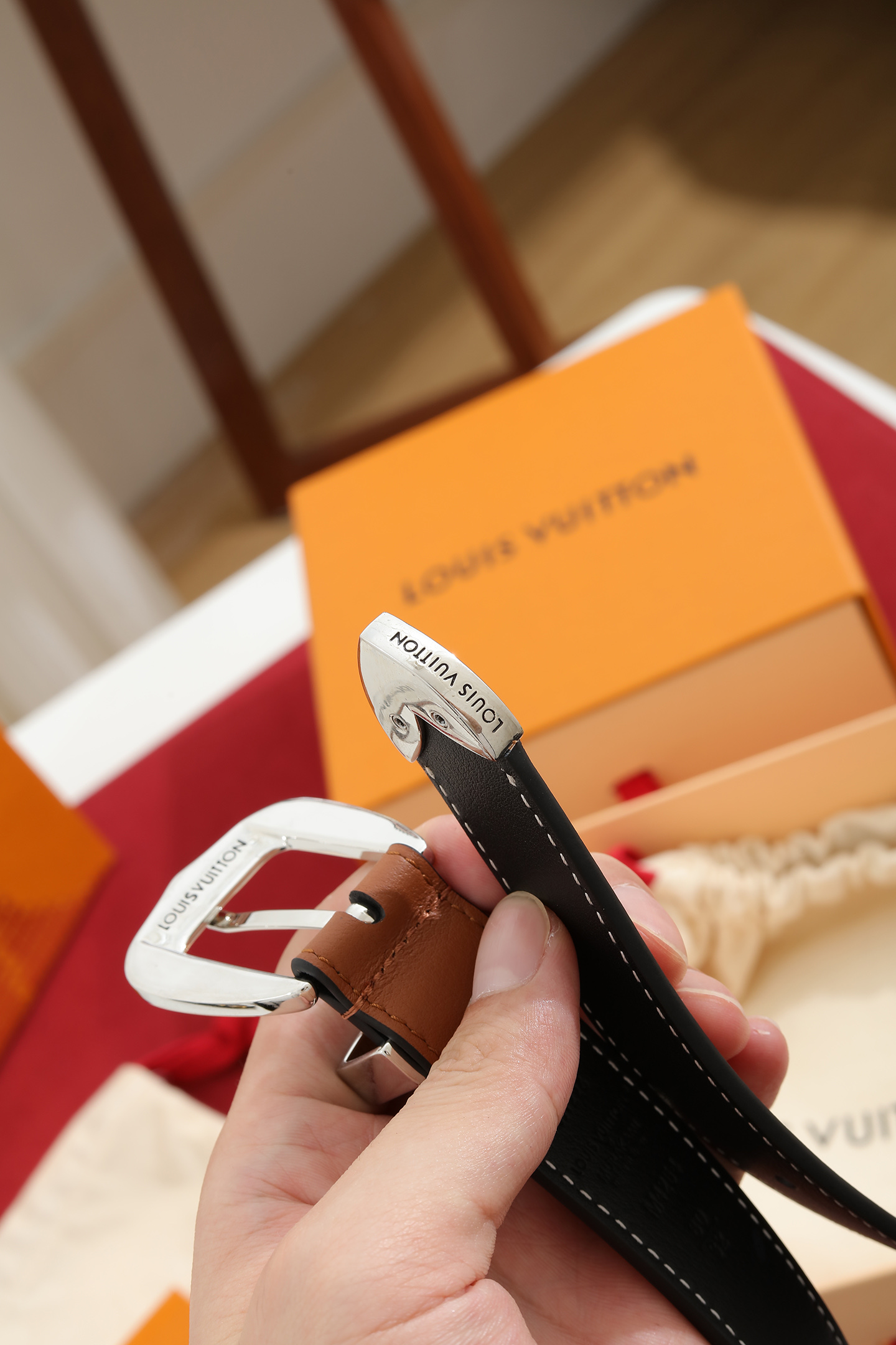 LV 高仿女款雙面真皮細版皮帶 焦糖色優雅百搭款