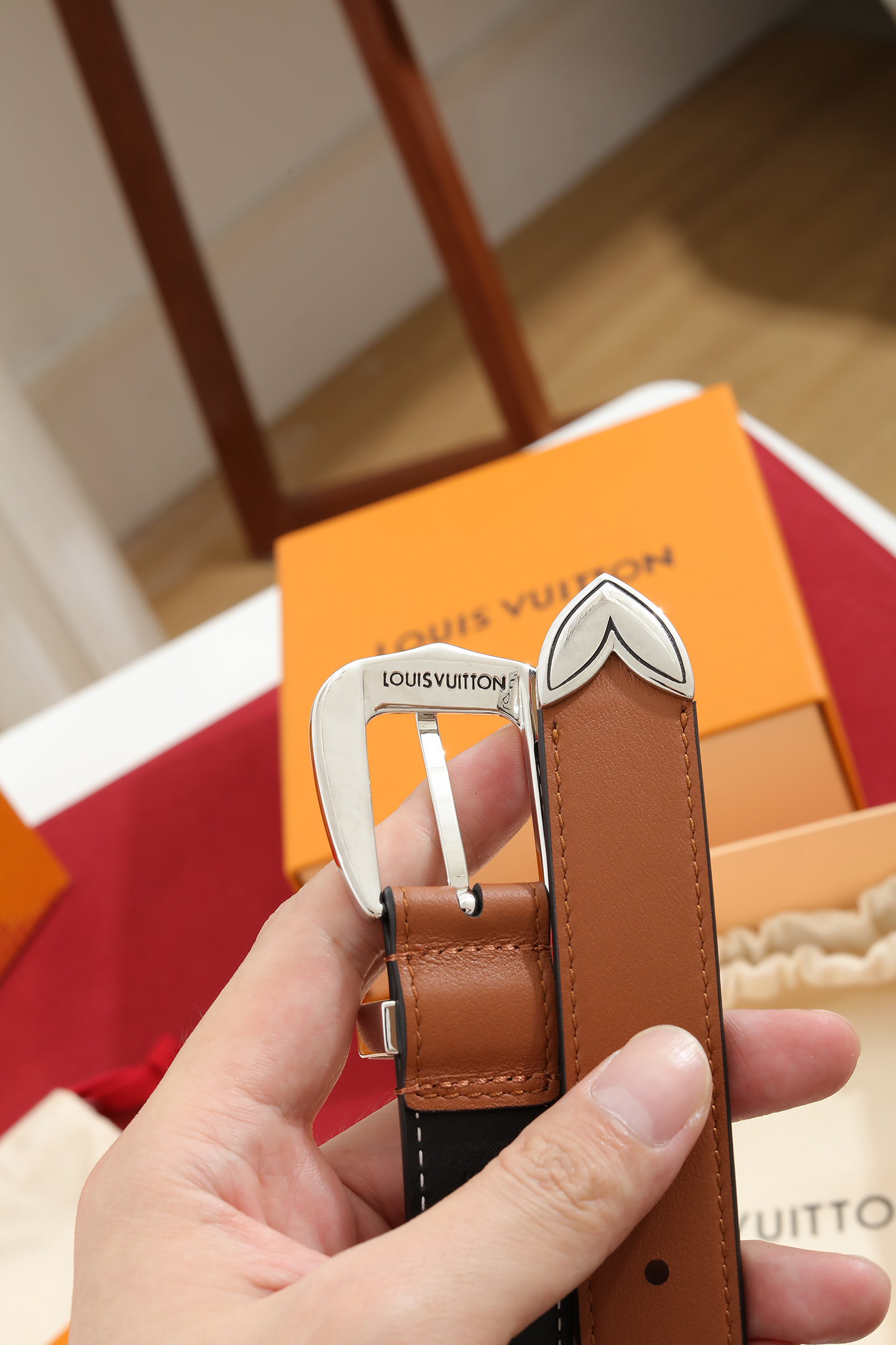 LV 高仿女款雙面真皮細版皮帶 焦糖色優雅百搭款