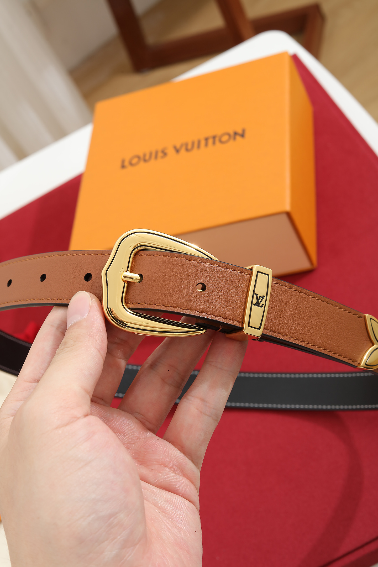 LV A貨女款焦糖色細版真皮皮帶 金色扣頭氣質百搭款
