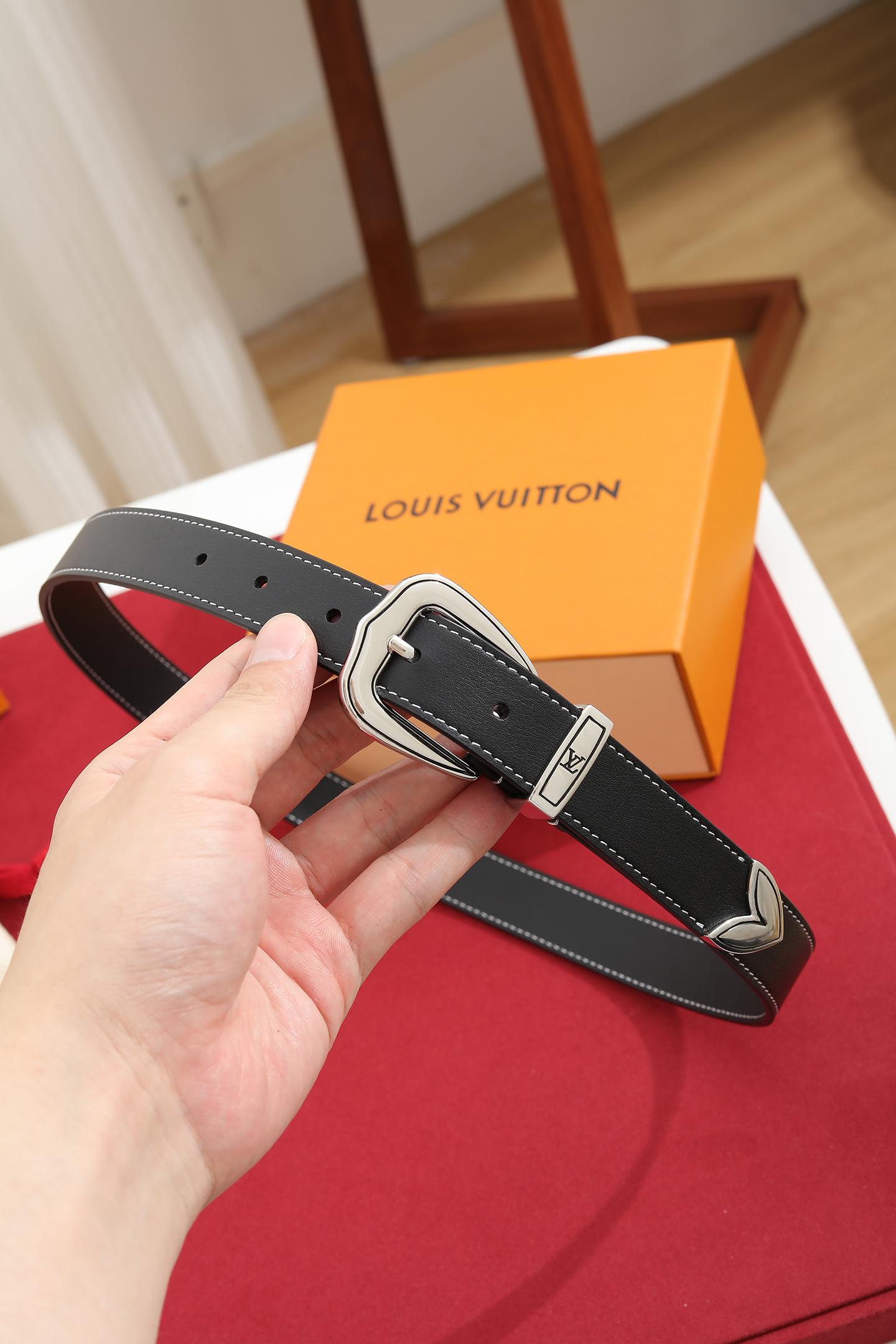 LV A貨女款細版真皮皮帶 黑色金扣優雅百搭腰帶