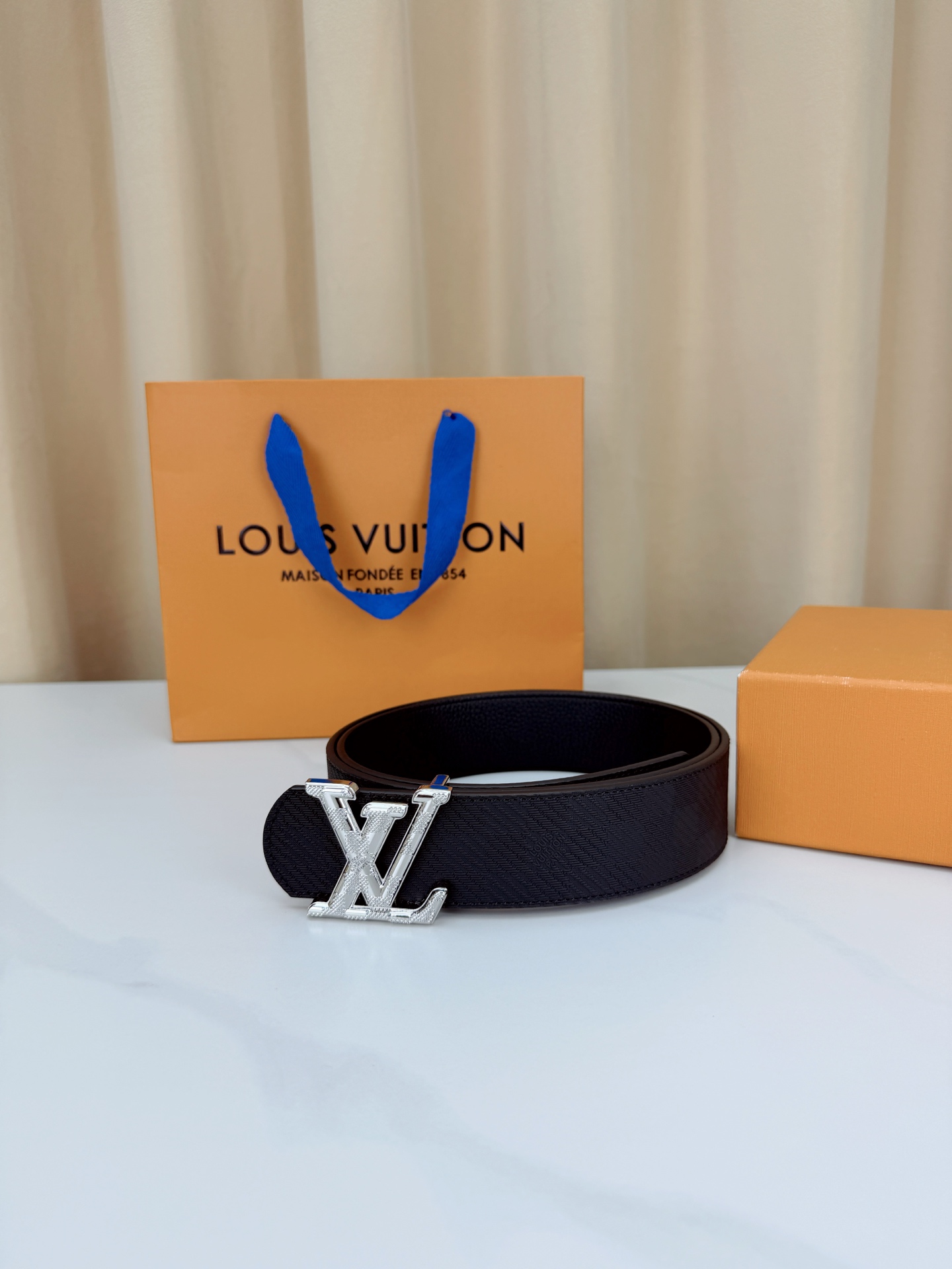 LV 復刻男款黑色LV字母扣皮帶 銀色金屬商務腰帶| 3 LV 復刻男款黑色LV字母扣皮帶 銀色金屬商務腰帶