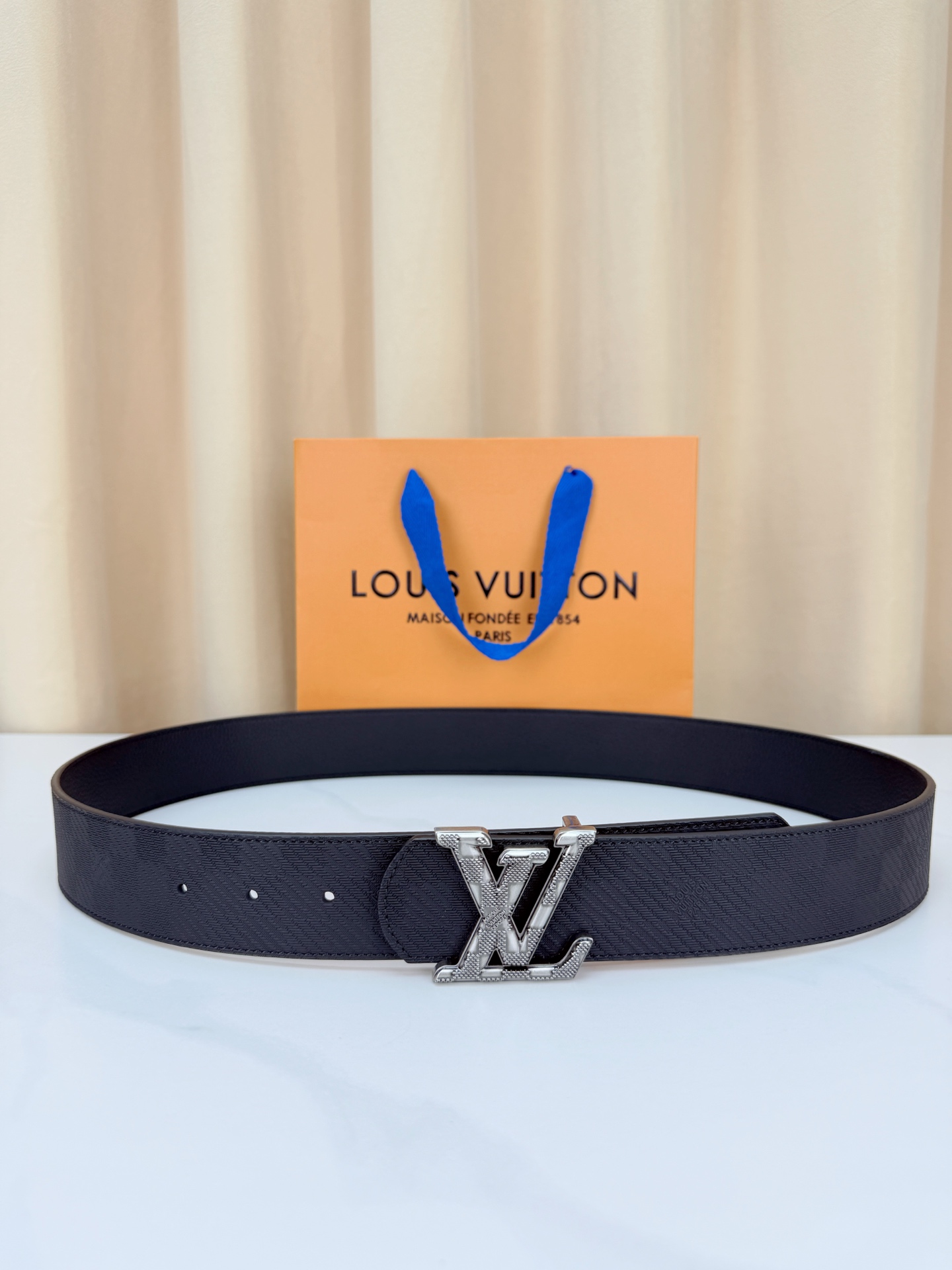 LV 復刻男款黑色LV字母扣皮帶 銀色金屬商務腰帶| 14 LV 復刻男款黑色LV字母扣皮帶 銀色金屬商務腰帶