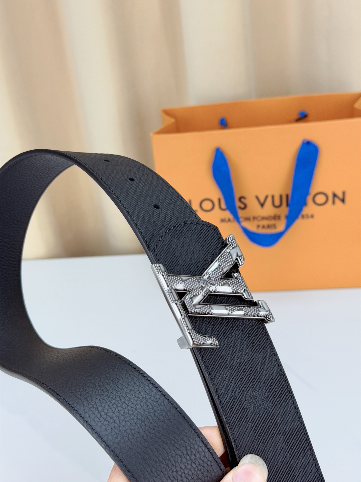 LV 復刻男款黑色LV字母扣皮帶 銀色金屬商務腰帶| 13 LV 復刻男款黑色LV字母扣皮帶 銀色金屬商務腰帶