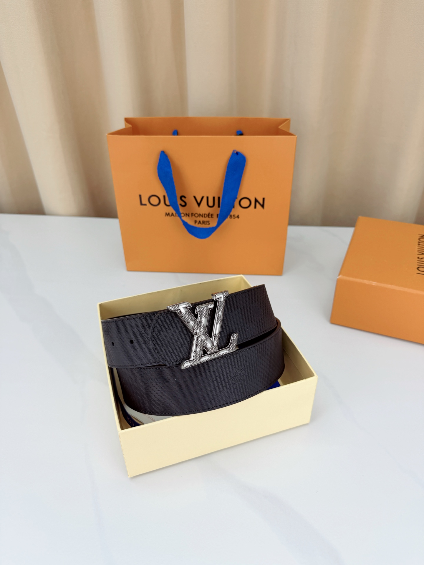 LV 復刻男款黑色LV字母扣皮帶 銀色金屬商務腰帶| 11 LV 復刻男款黑色LV字母扣皮帶 銀色金屬商務腰帶