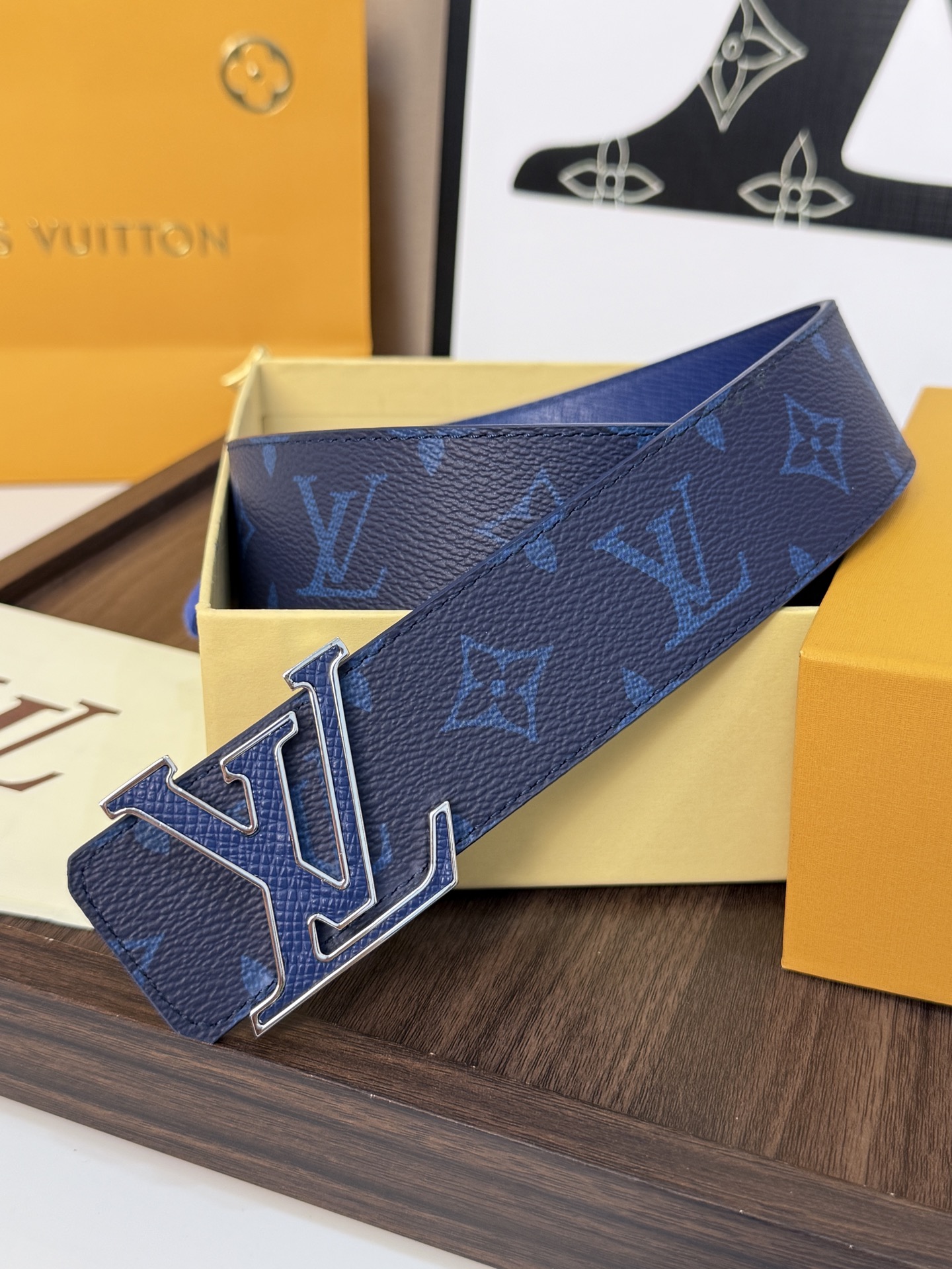 LV 原單男款藍色Monogram皮帶 大LV字母扣時尚商務款| 3 LV 原單男款藍色Monogram皮帶 大LV字母扣時尚商務款