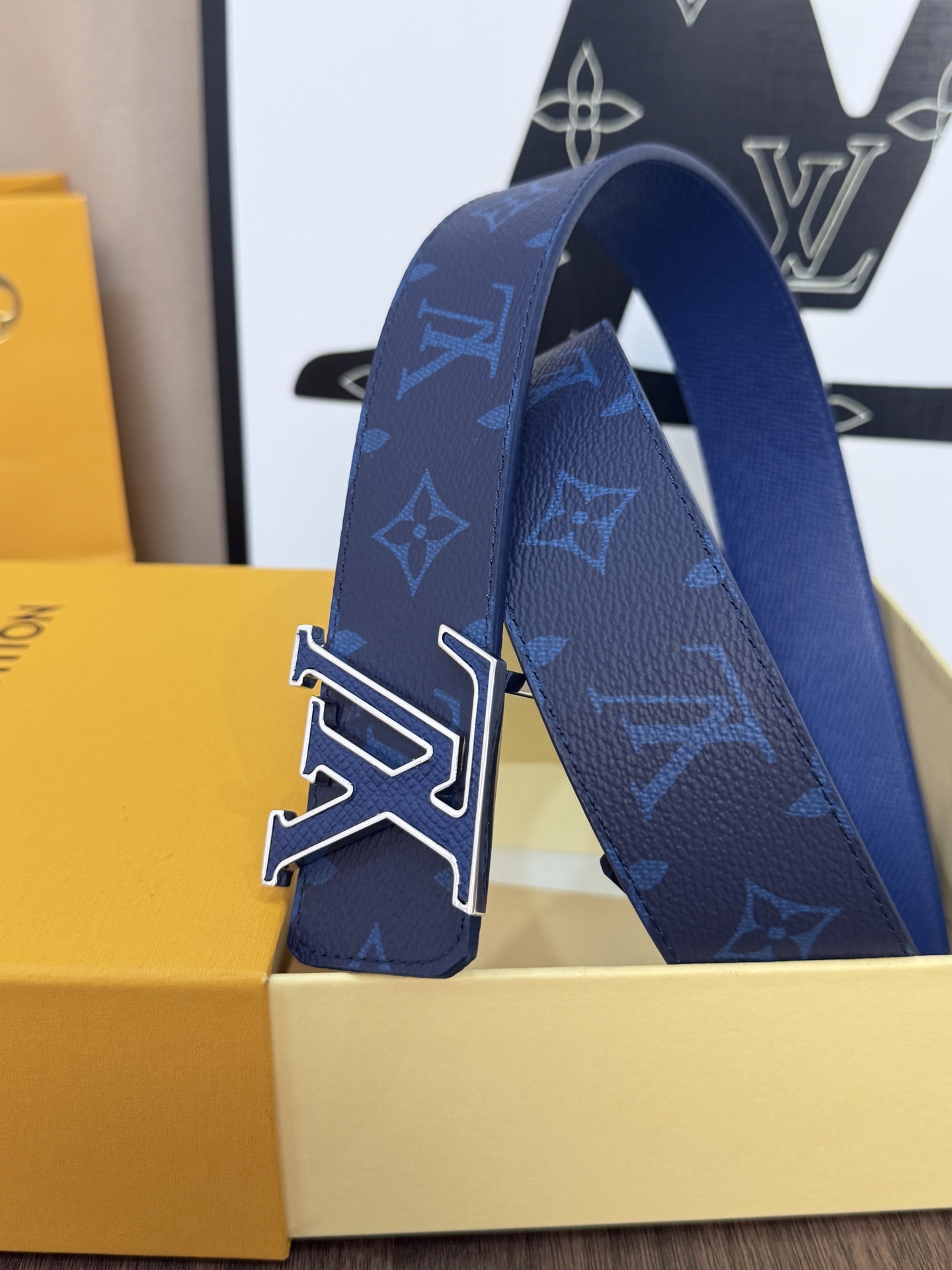 LV 原單男款藍色Monogram皮帶 大LV字母扣時尚商務款| 11 LV 原單男款藍色Monogram皮帶 大LV字母扣時尚商務款