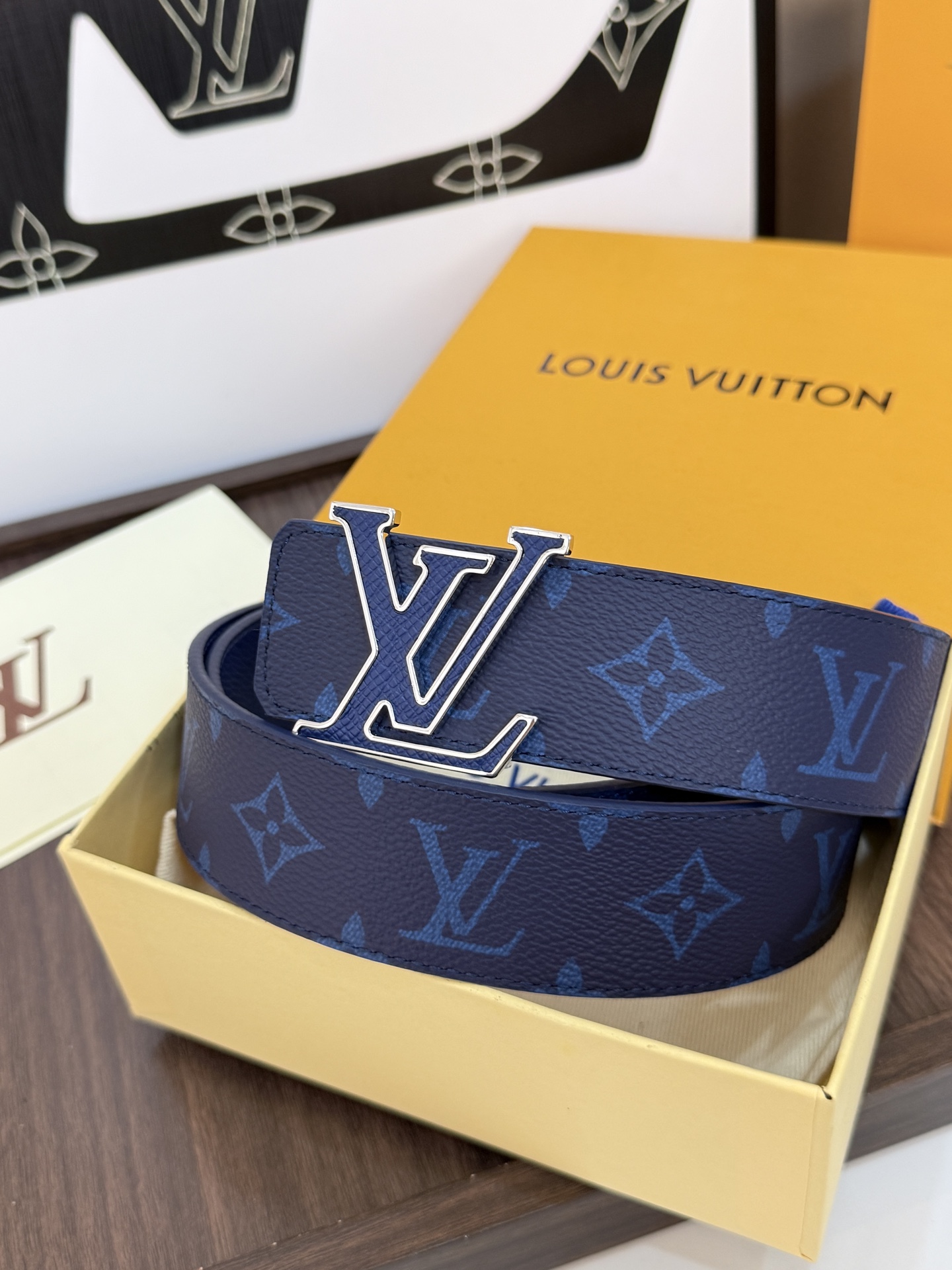 LV 原單男款藍色Monogram皮帶 大LV字母扣時尚商務款| 10 LV 原單男款藍色Monogram皮帶 大LV字母扣時尚商務款