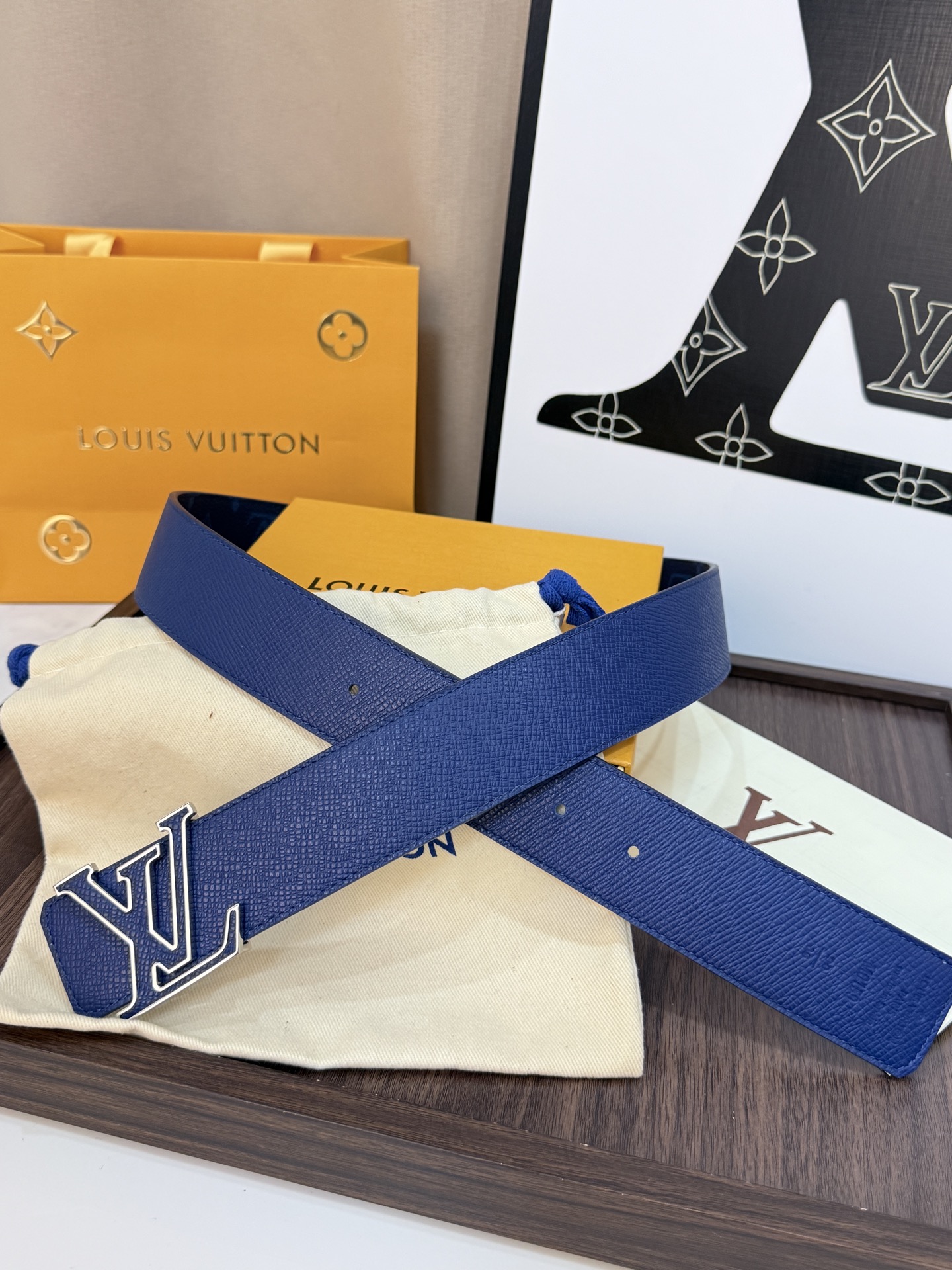 LV 原單男款藍色Monogram皮帶 大LV字母扣時尚商務款| 9 LV 原單男款藍色Monogram皮帶 大LV字母扣時尚商務款