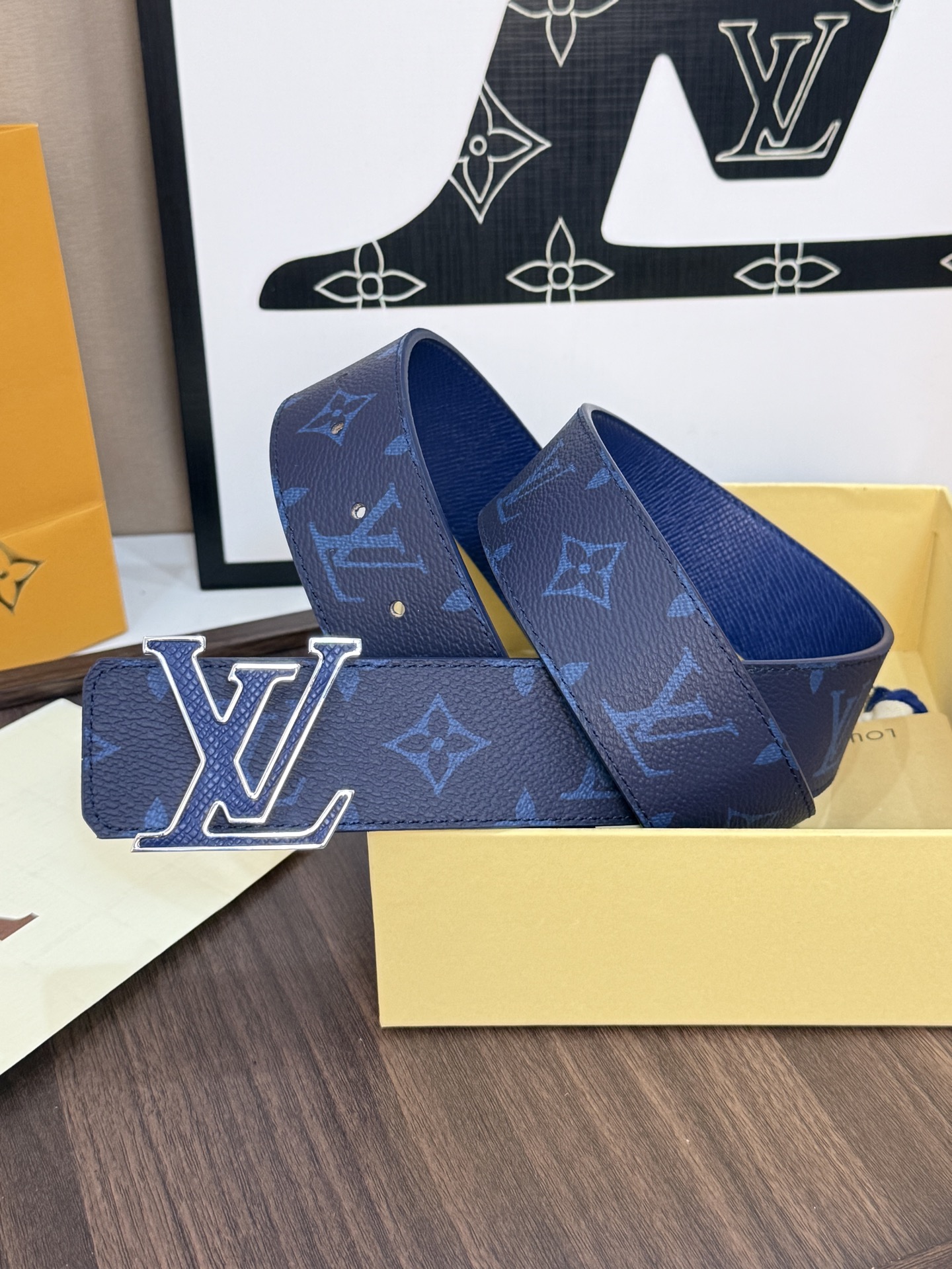LV 原單男款藍色Monogram皮帶 大LV字母扣時尚商務款| 8 LV 原單男款藍色Monogram皮帶 大LV字母扣時尚商務款