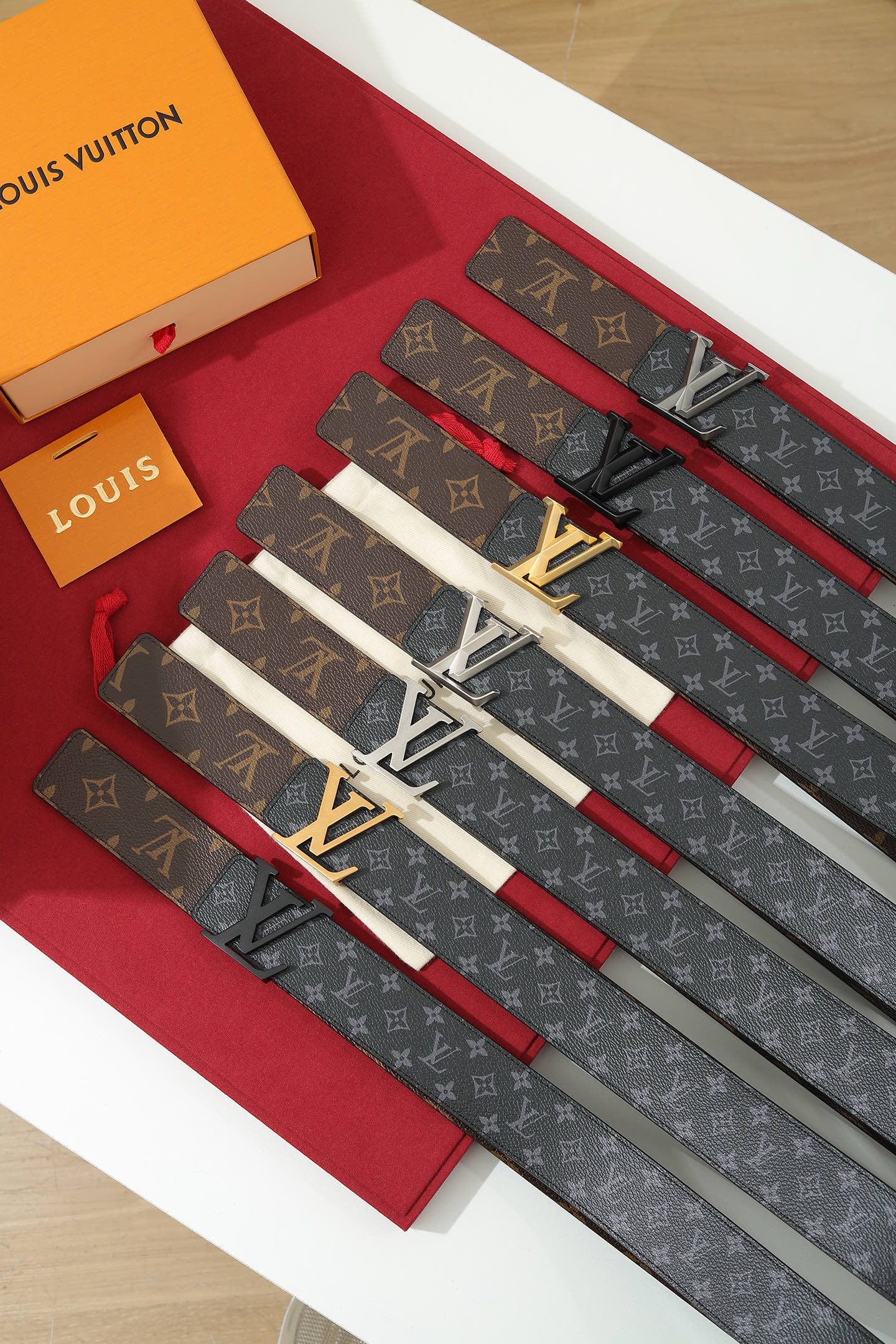 LV 一比一男款黑灰Monogram皮帶 銀色LV字母扣商務款| 7 LV 一比一男款黑灰Monogram皮帶 銀色LV字母扣商務款