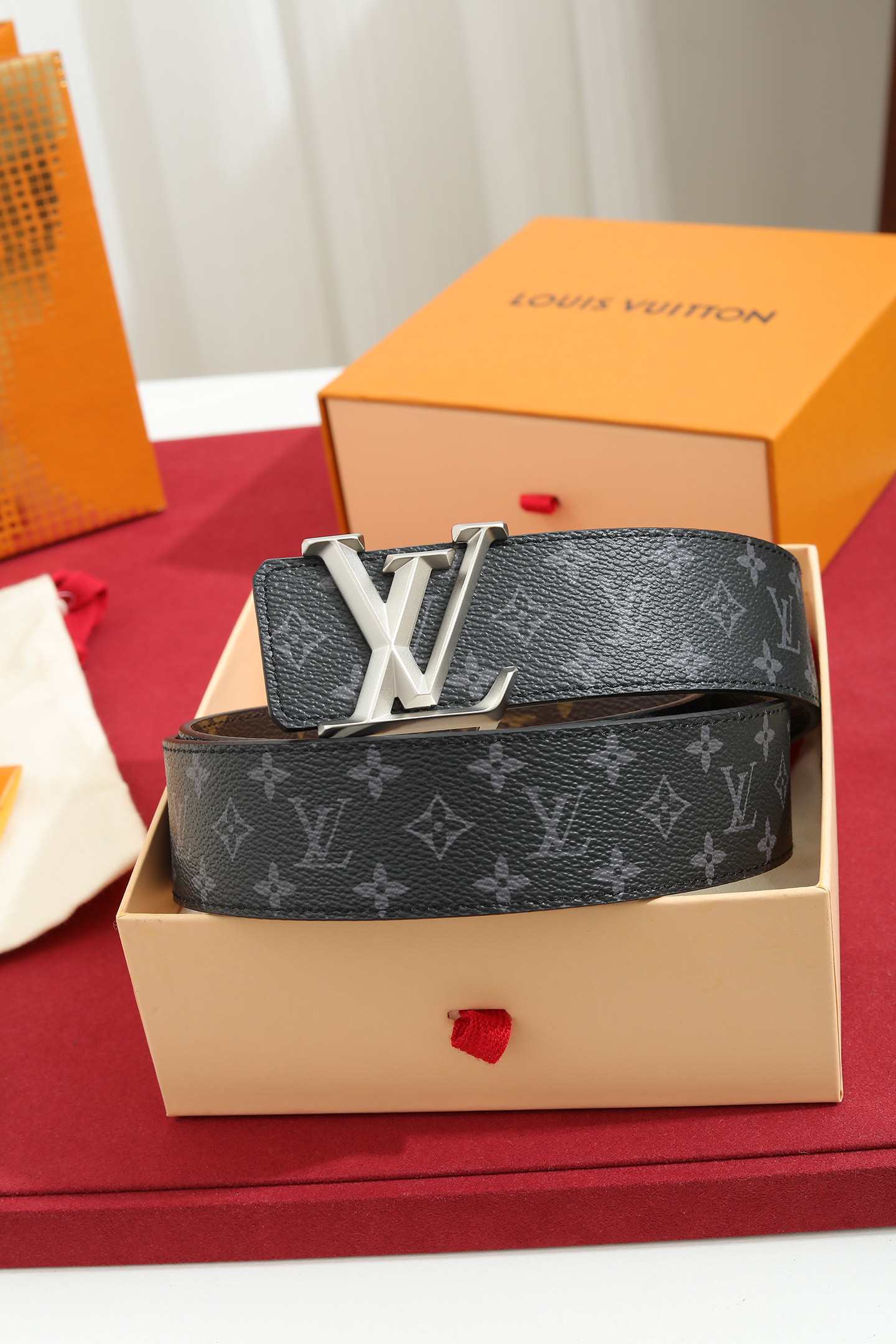 LV A貨男款黑灰Monogram皮帶 霧銀LV字母扣百搭款| 3 LV A貨男款黑灰Monogram皮帶 霧銀LV字母扣百搭款