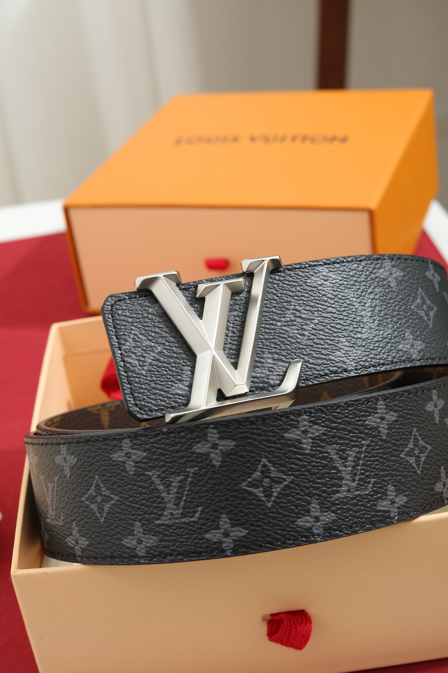 LV A貨男款黑灰Monogram皮帶 霧銀LV字母扣百搭款| 13 LV A貨男款黑灰Monogram皮帶 霧銀LV字母扣百搭款