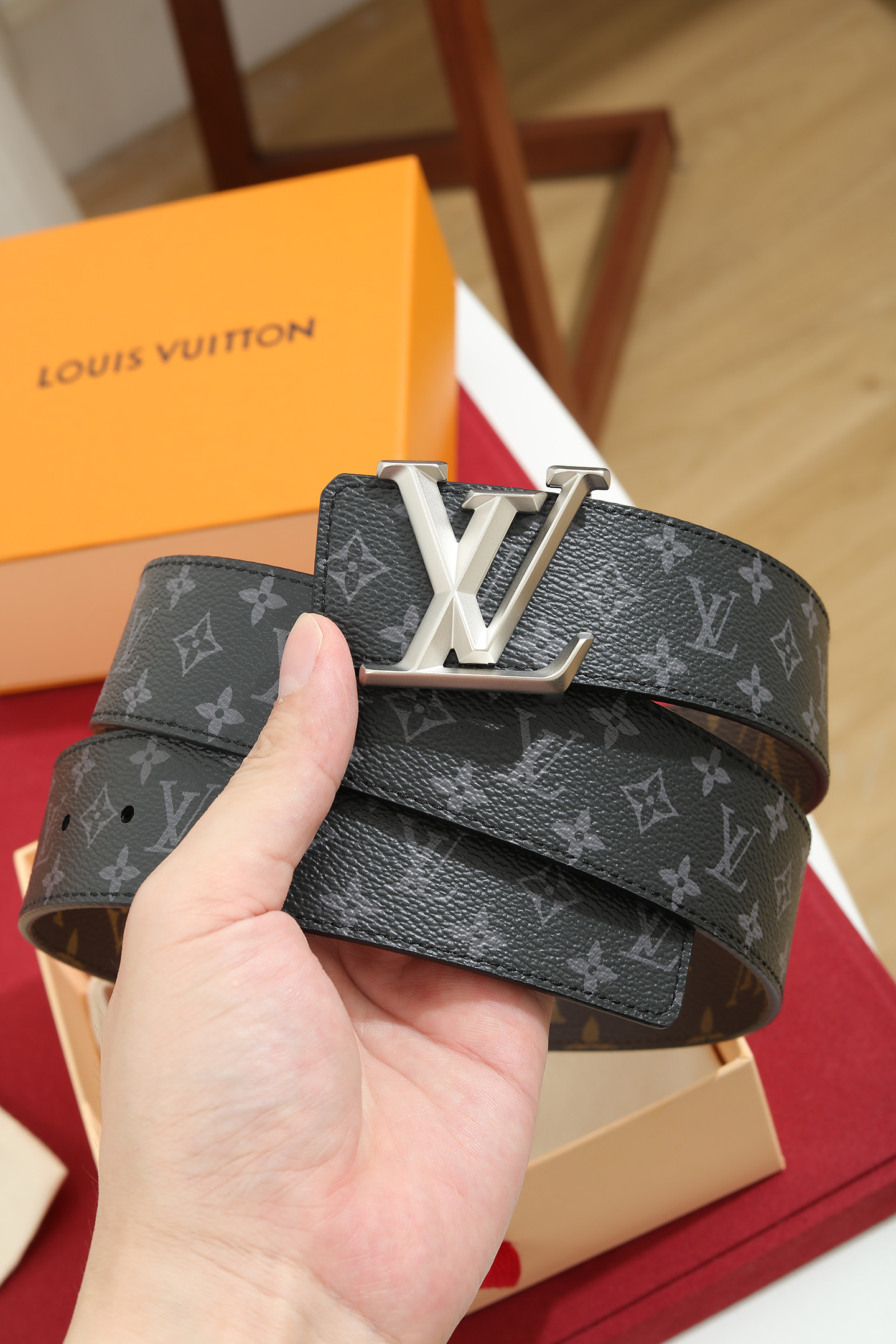 LV A貨男款黑灰Monogram皮帶 霧銀LV字母扣百搭款| 12 LV A貨男款黑灰Monogram皮帶 霧銀LV字母扣百搭款