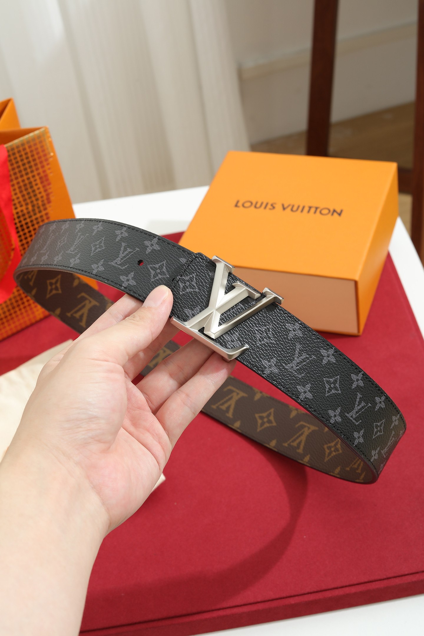 LV A貨男款黑灰Monogram皮帶 霧銀LV字母扣百搭款| 9 LV A貨男款黑灰Monogram皮帶 霧銀LV字母扣百搭款