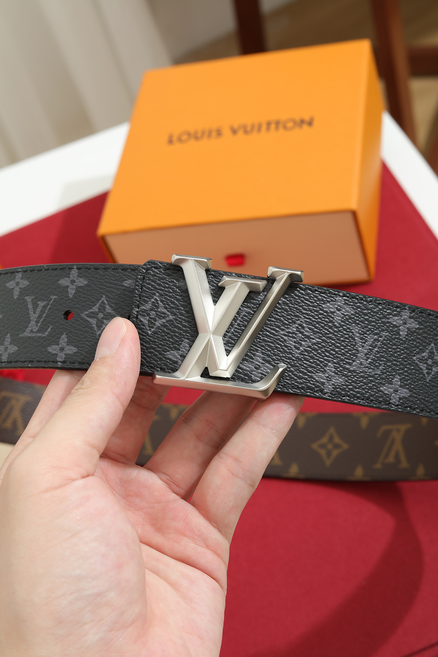 LV A貨男款黑灰Monogram皮帶 霧銀LV字母扣百搭款| 8 LV A貨男款黑灰Monogram皮帶 霧銀LV字母扣百搭款