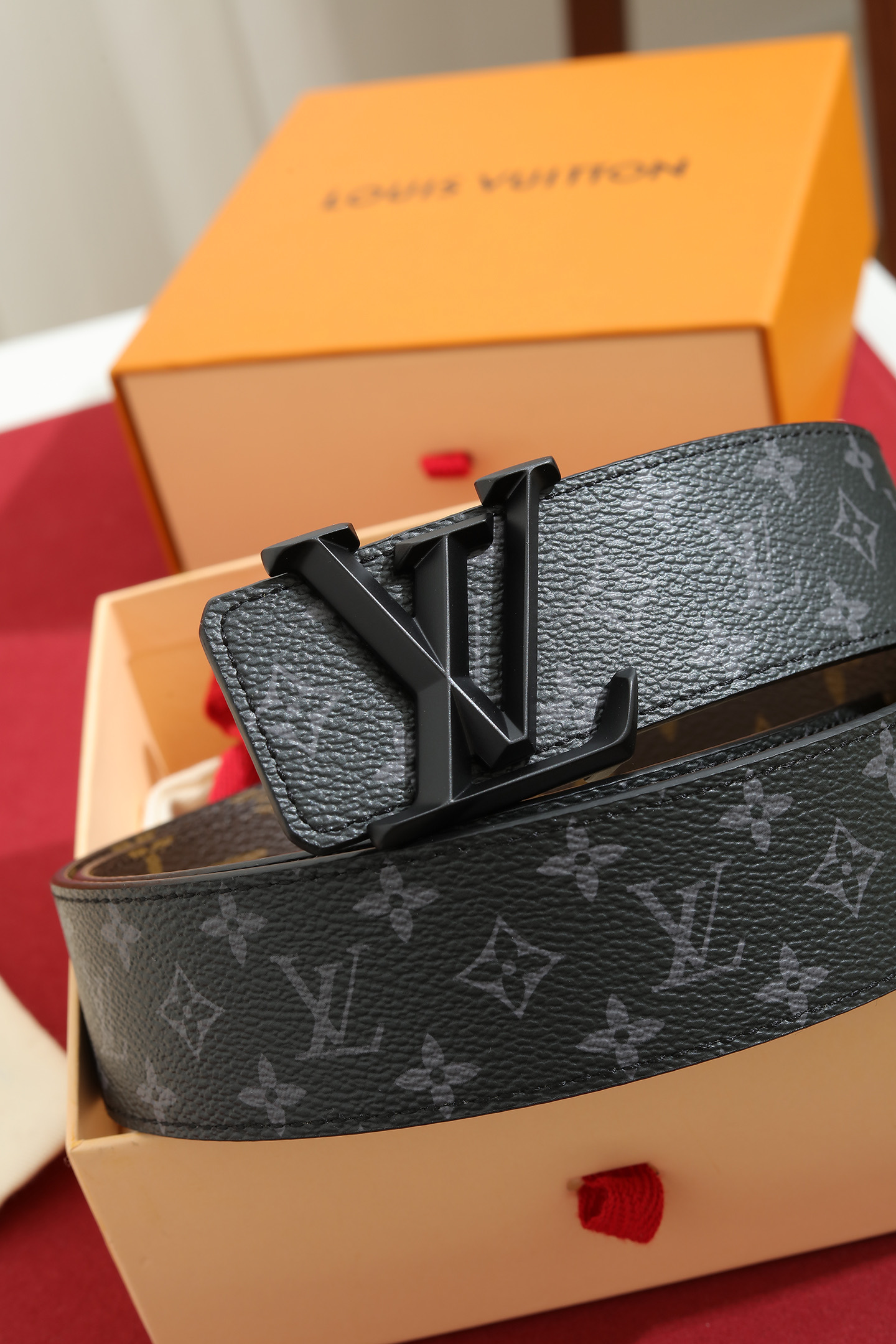 LV 復刻男款黑灰Monogram皮帶 霧黑LV字母扣潮流款| 14 LV 復刻男款黑灰Monogram皮帶 霧黑LV字母扣潮流款