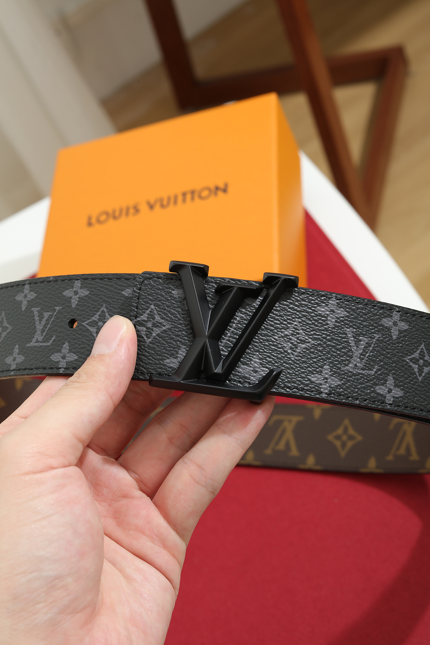 LV 復刻男款黑灰Monogram皮帶 霧黑LV字母扣潮流款| 10 LV 復刻男款黑灰Monogram皮帶 霧黑LV字母扣潮流款