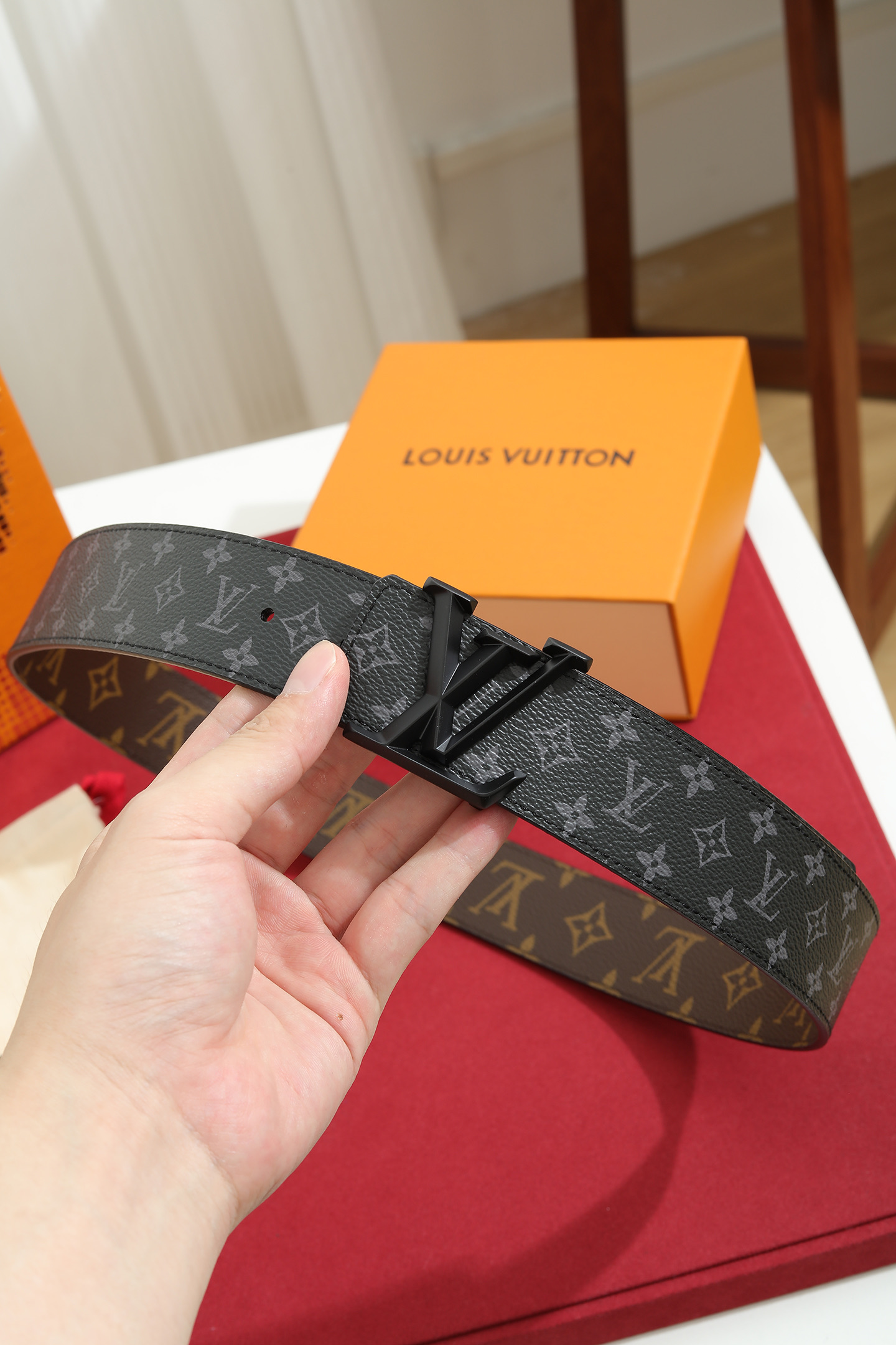 LV 復刻男款黑灰Monogram皮帶 霧黑LV字母扣潮流款| 9 LV 復刻男款黑灰Monogram皮帶 霧黑LV字母扣潮流款