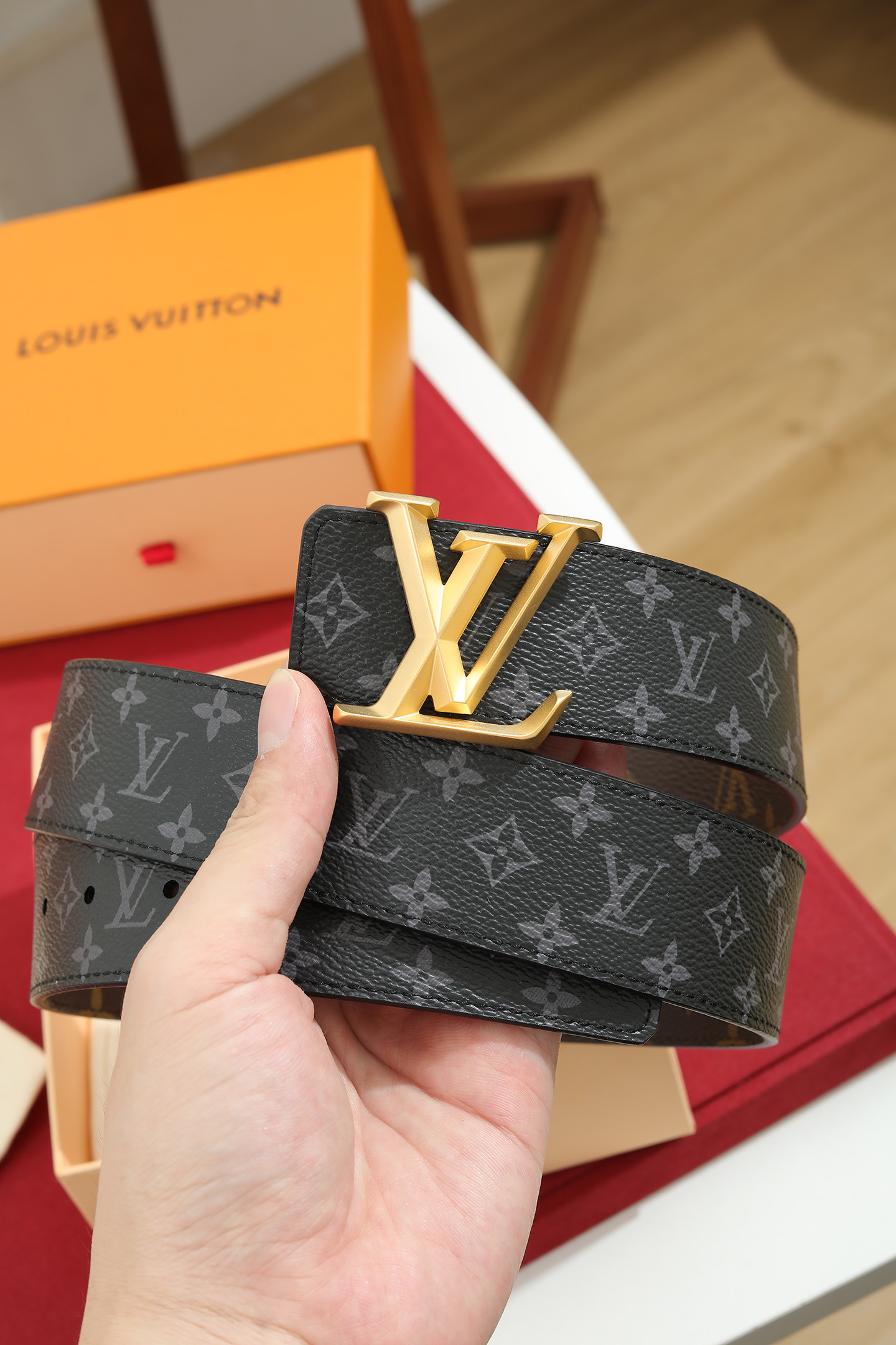 LV A貨男款 Monogram Eclipse 經典LV扣頭皮帶 商務百搭款
