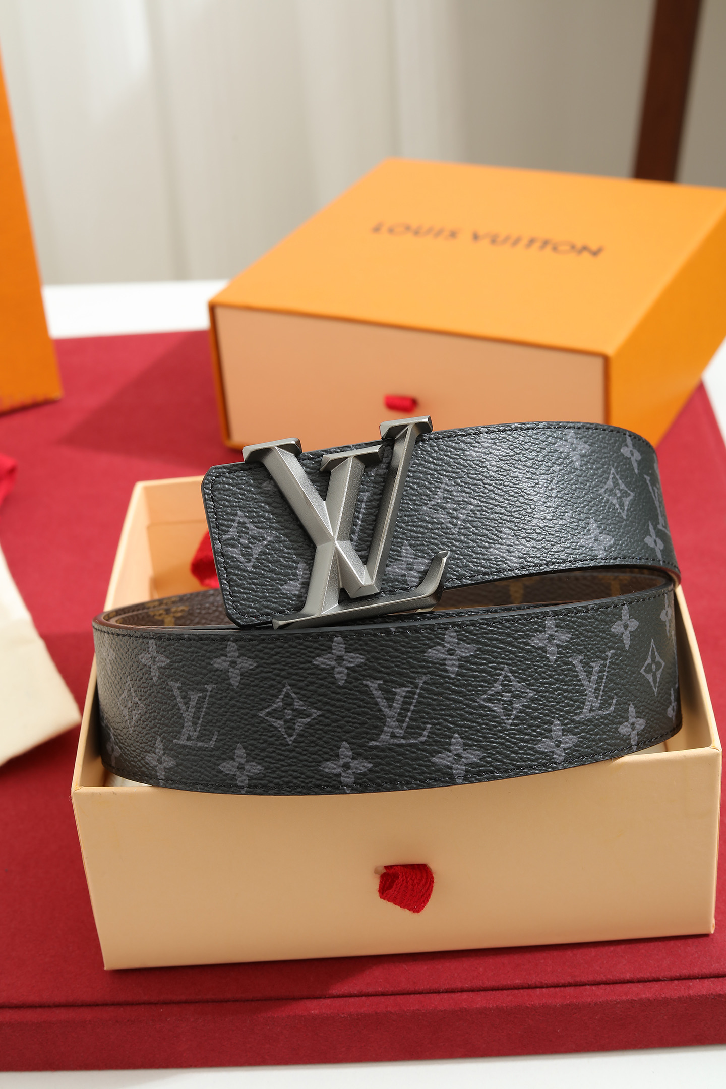 LV 原單男款 Monogram Eclipse 鈦灰LV扣頭皮帶 潮流紳士款