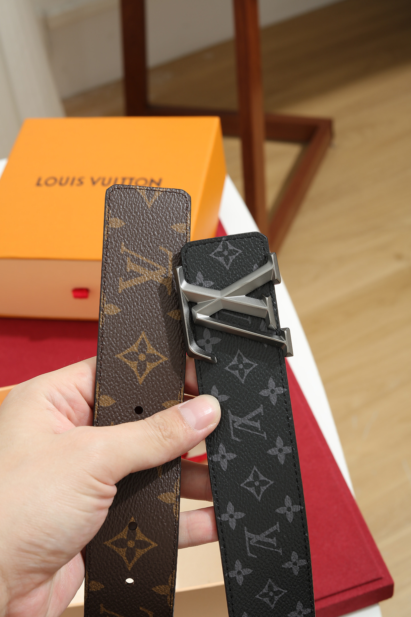 LV 原單男款 Monogram Eclipse 鈦灰LV扣頭皮帶 潮流紳士款