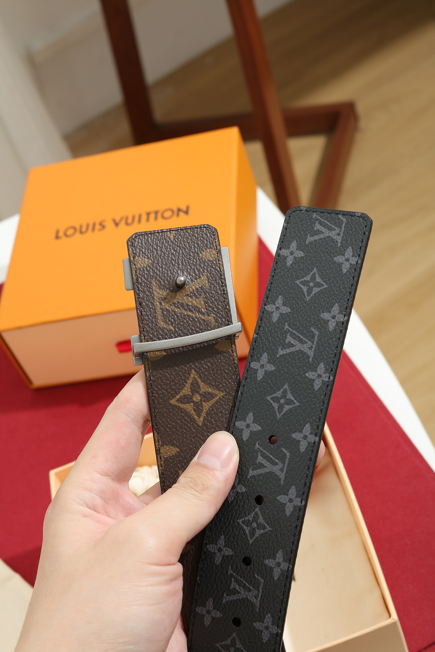 LV 原單男款 Monogram Eclipse 鈦灰LV扣頭皮帶 潮流紳士款