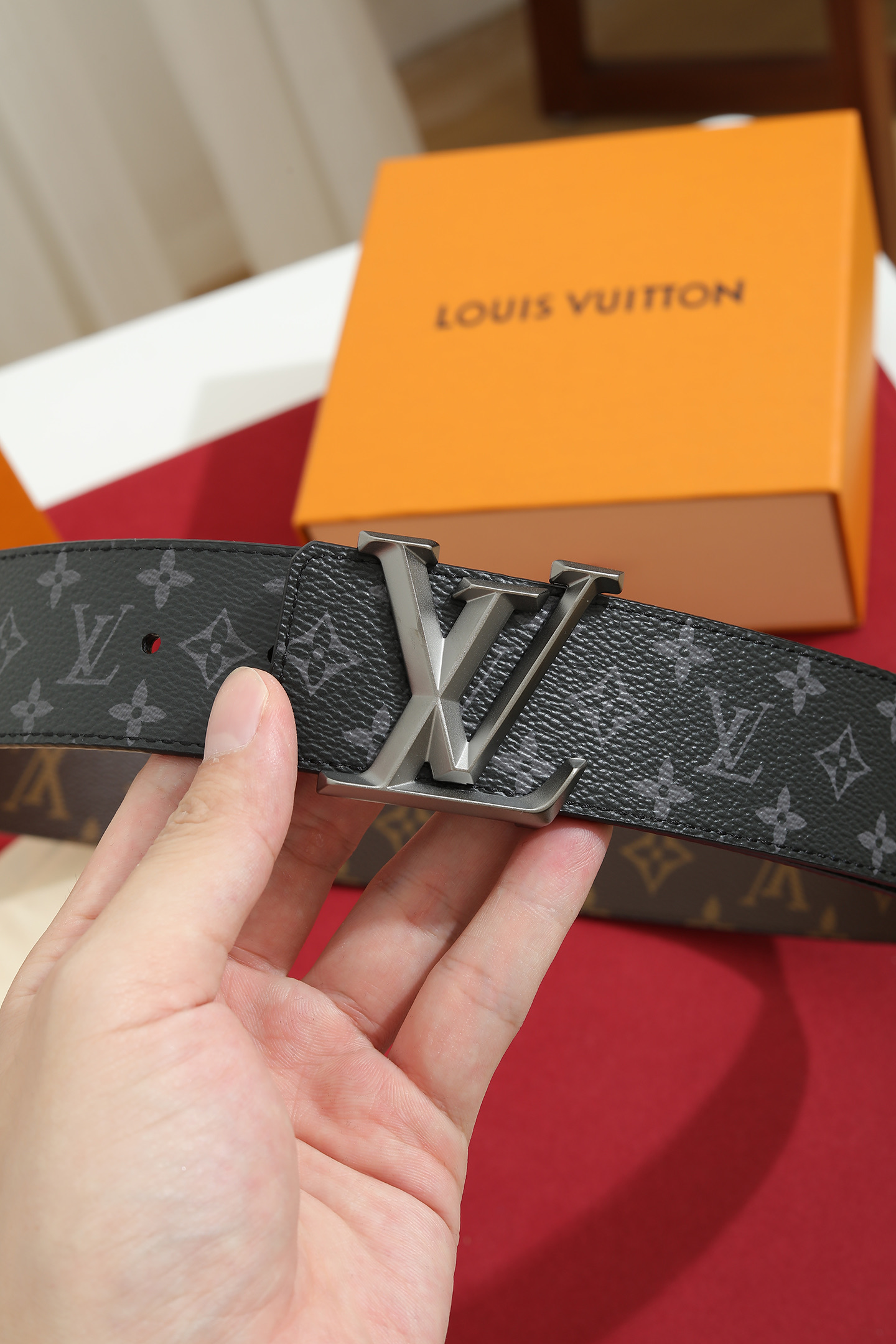 LV 原單男款 Monogram Eclipse 鈦灰LV扣頭皮帶 潮流紳士款