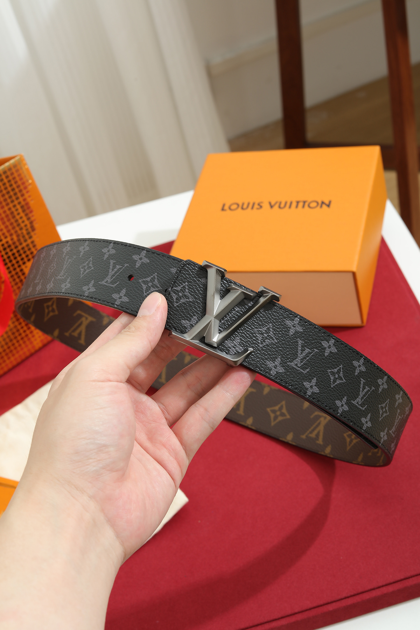 LV 原單男款 Monogram Eclipse 鈦灰LV扣頭皮帶 潮流紳士款