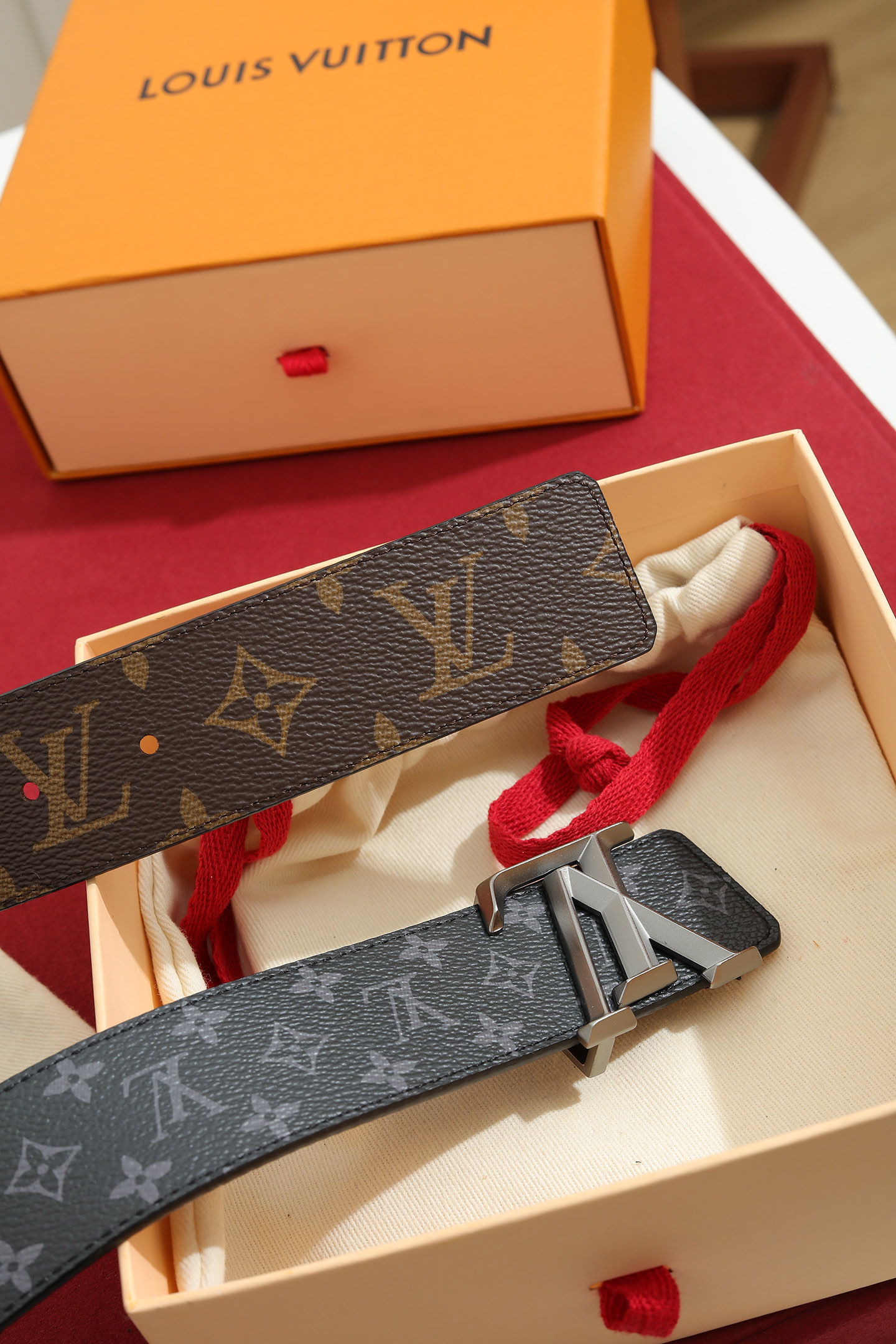 LV 原單男款 Monogram Eclipse 鈦灰LV扣頭皮帶 潮流紳士款