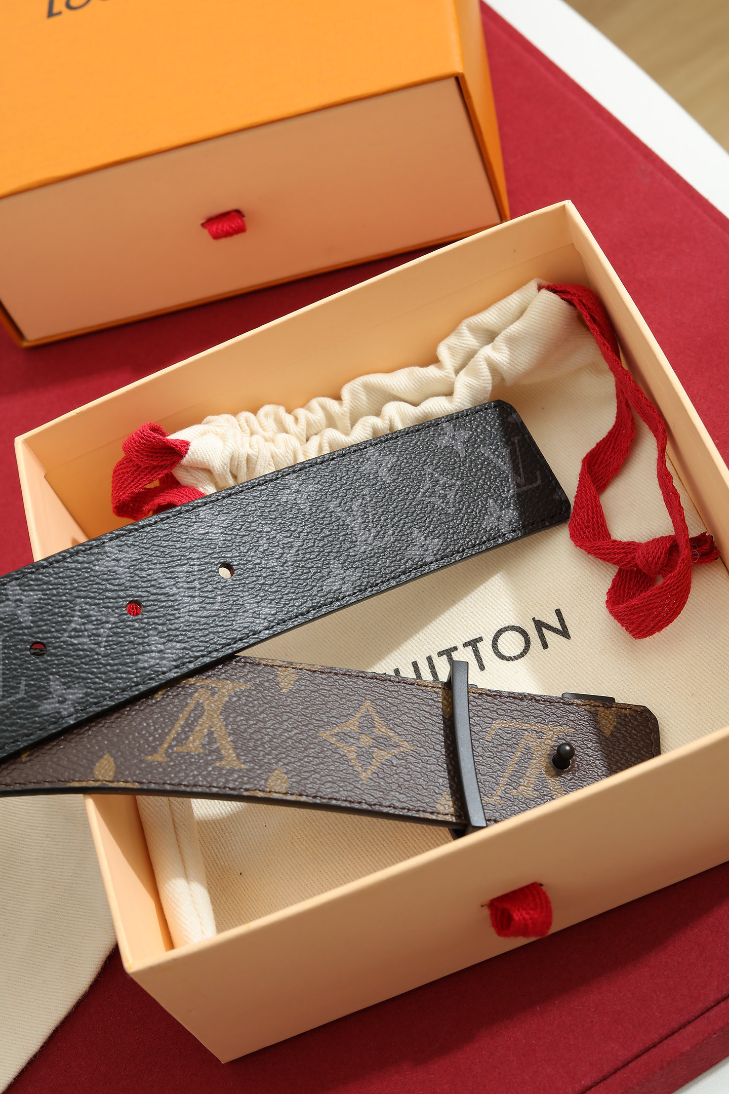 LV 原單男款 Monogram Eclipse 鈦灰LV扣頭皮帶 潮流紳士款